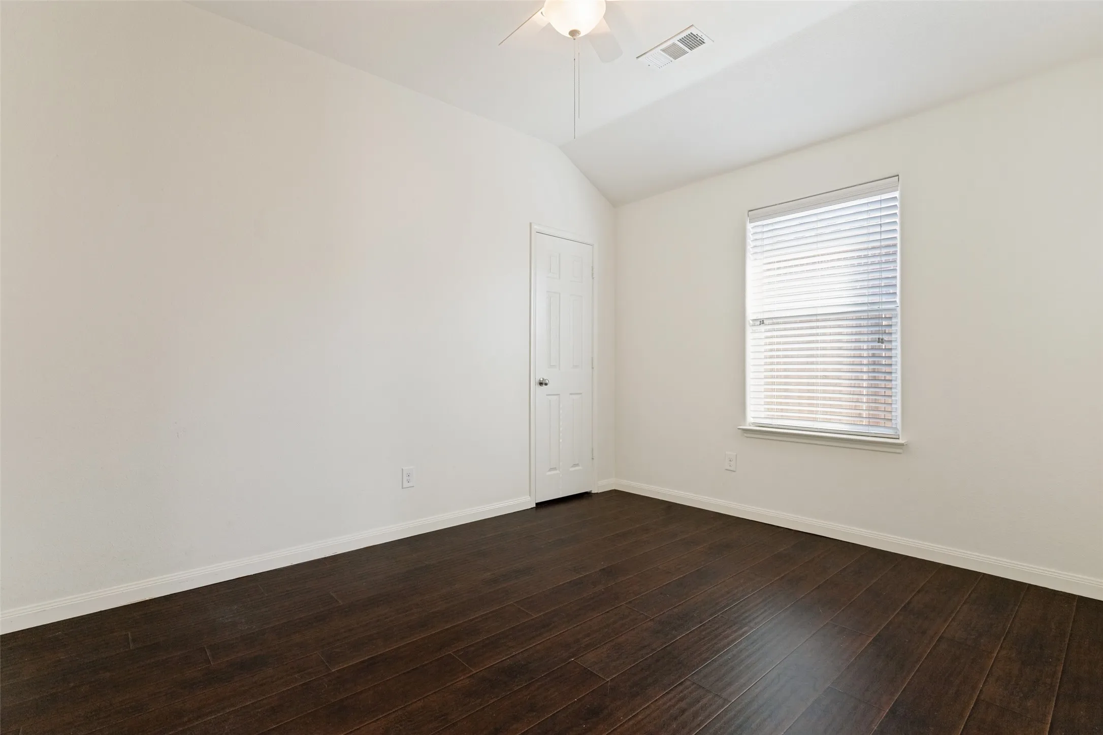 Single Family Residence For Rent in Collin County , 1800 Black Willow Trail, Anna, Texas 75409, 3 Bedroom, 2 Bathroom, 2 Garage spaces, 1,467 Sqft, built in 2012, mls#21324678, Real Estate Agent in Anna, Homes For Rent in Collin county, Homes For Rent in Anna, Realtor in Anna Texas, Real Estate Brokerage Independent Realty Texas, Luminita Cordes Realtor
