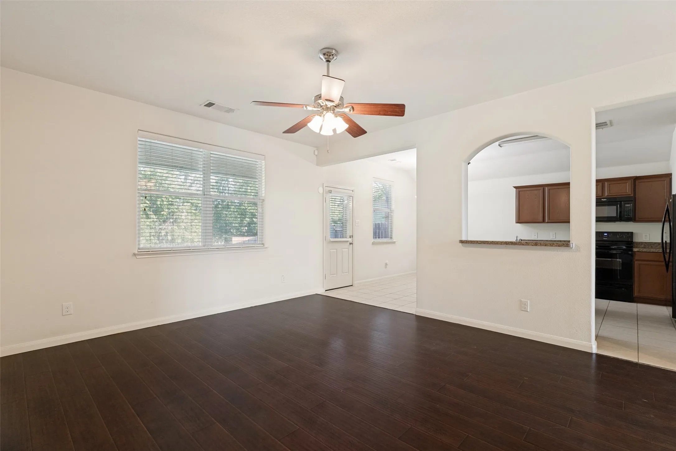 Single Family Residence For Rent in Collin County , 1800 Black Willow Trail, Anna, Texas 75409, 3 Bedroom, 2 Bathroom, 2 Garage spaces, 1,467 Sqft, built in 2012, mls#21324678, Real Estate Agent in Anna, Homes For Rent in Collin county, Homes For Rent in Anna, Realtor in Anna Texas, Real Estate Brokerage Independent Realty Texas, Luminita Cordes Realtor