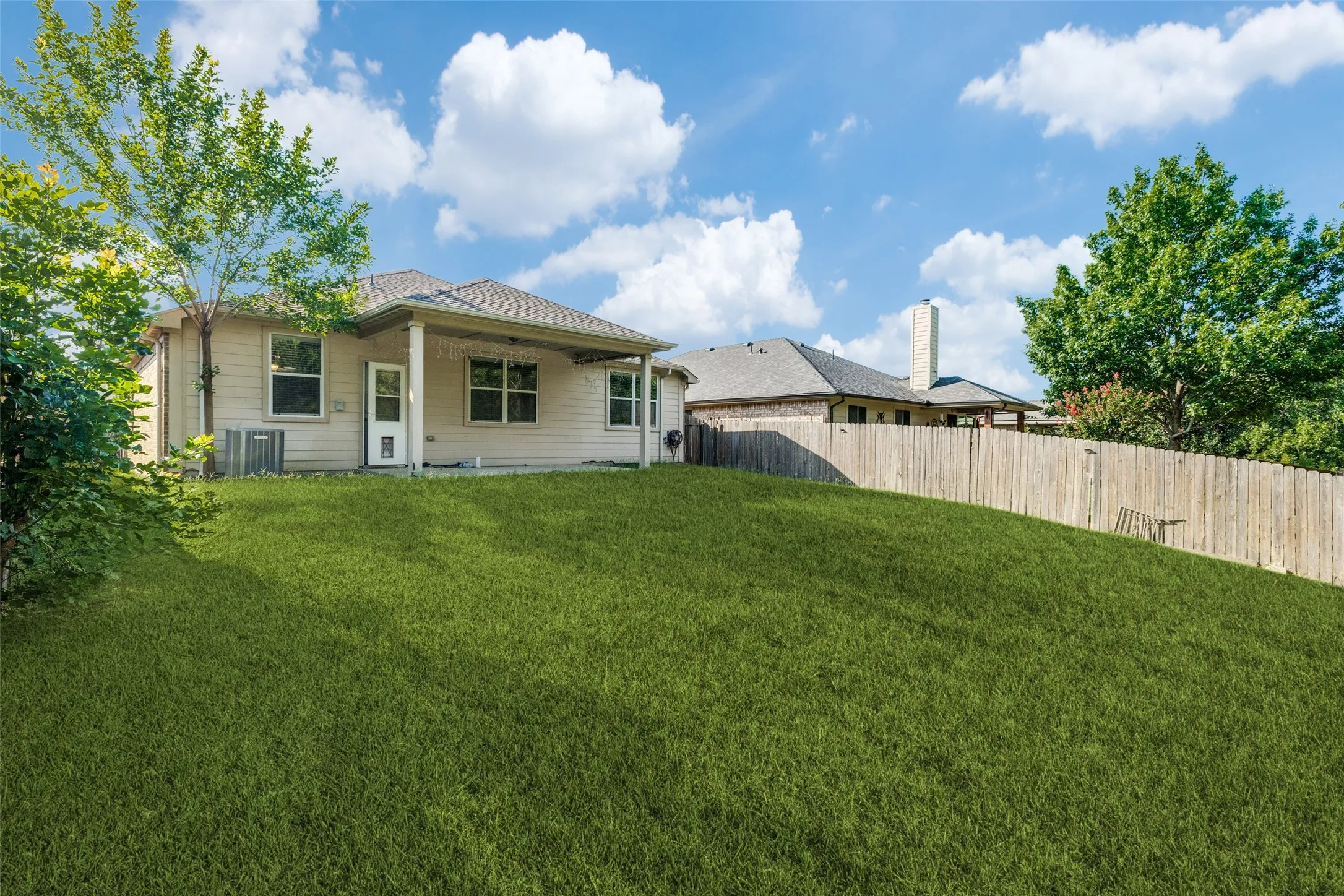 Single Family Residence For Rent in Collin County , 1800 Black Willow Trail, Anna, Texas 75409, 3 Bedroom, 2 Bathroom, 2 Garage spaces, 1,467 Sqft, built in 2012, mls#21324678, Real Estate Agent in Anna, Homes For Rent in Collin county, Homes For Rent in Anna, Realtor in Anna Texas, Real Estate Brokerage Independent Realty Texas, Luminita Cordes Realtor