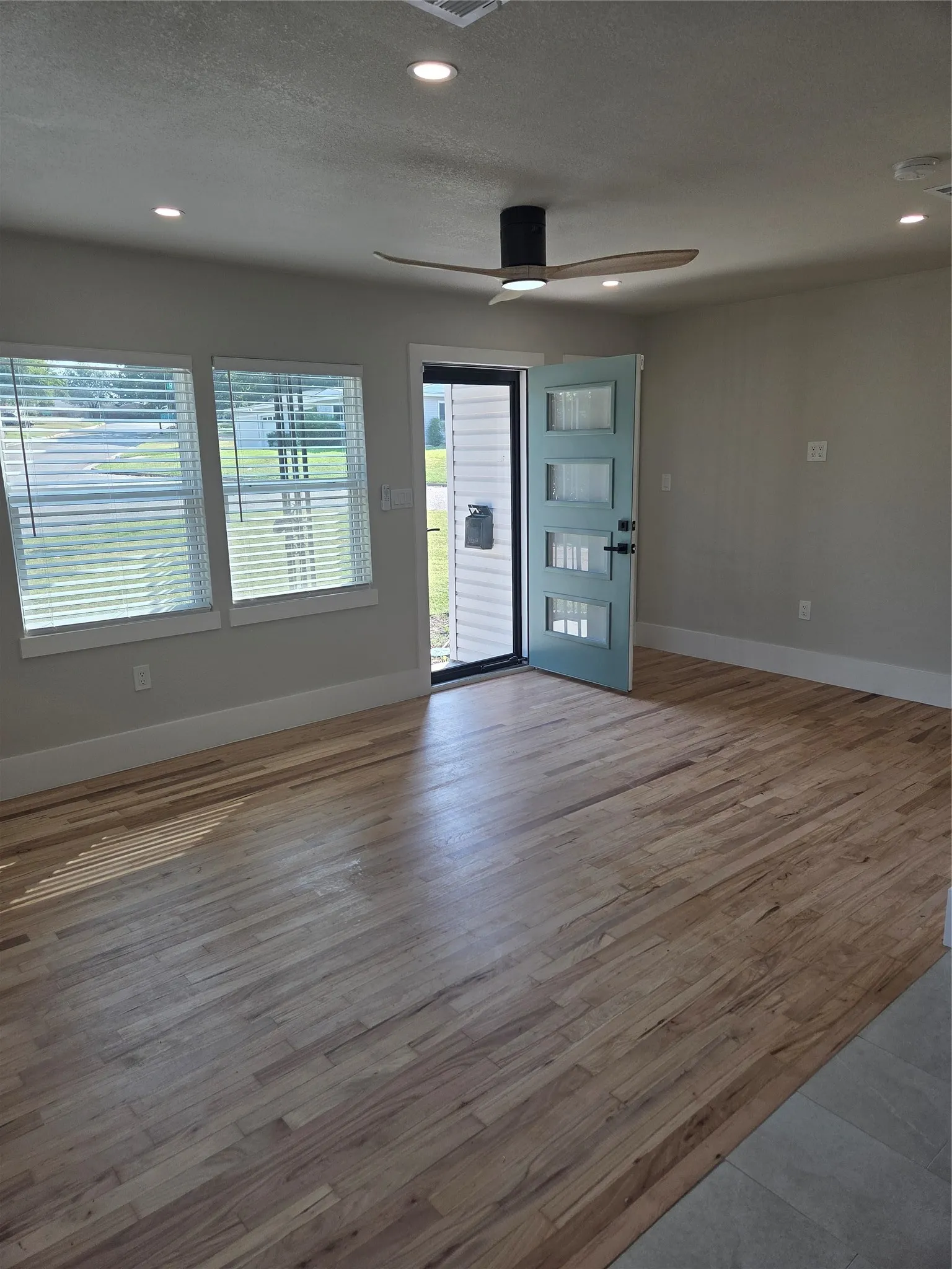 Single Family Residence For Rent in Tarrant County , 2329 Cass Street, Fort Worth, Texas 76112, 3 Bedroom, 1 Bathroom, 2 Garage spaces, 870 Sqft, built in 1955, mls#21322760, Real Estate Agent in Fort Worth, Homes For Rent in Tarrant county, Homes For Rent in Fort Worth, Realtor in Fort Worth Texas, Real Estate Brokerage Independent Realty Texas, Luminita Cordes Realtor