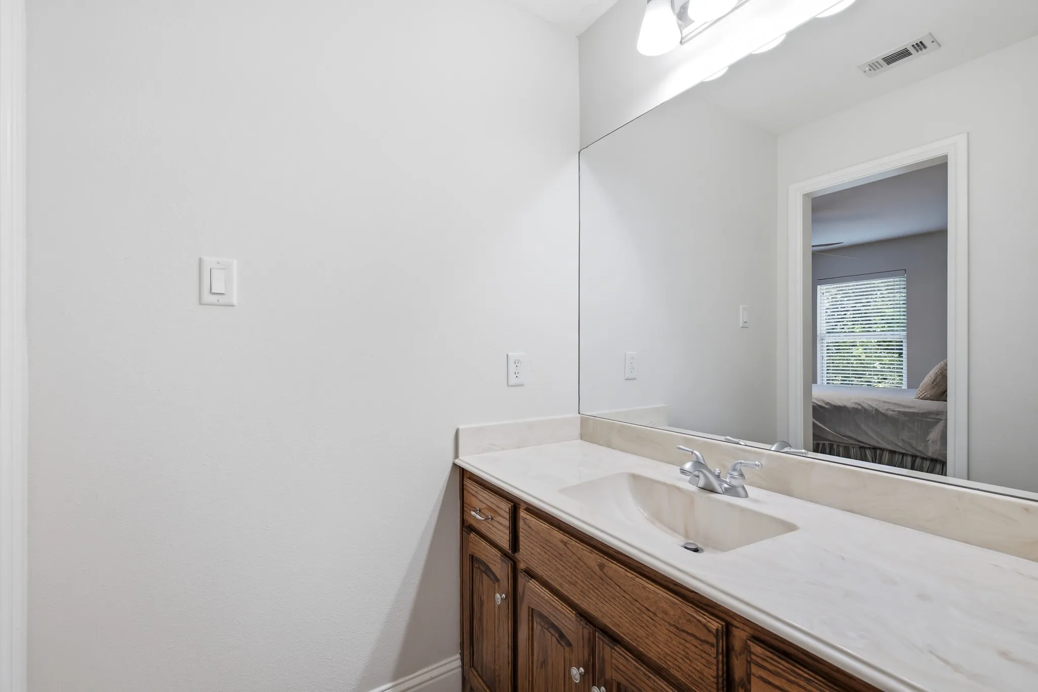 Jack n Jill bath with private sinks