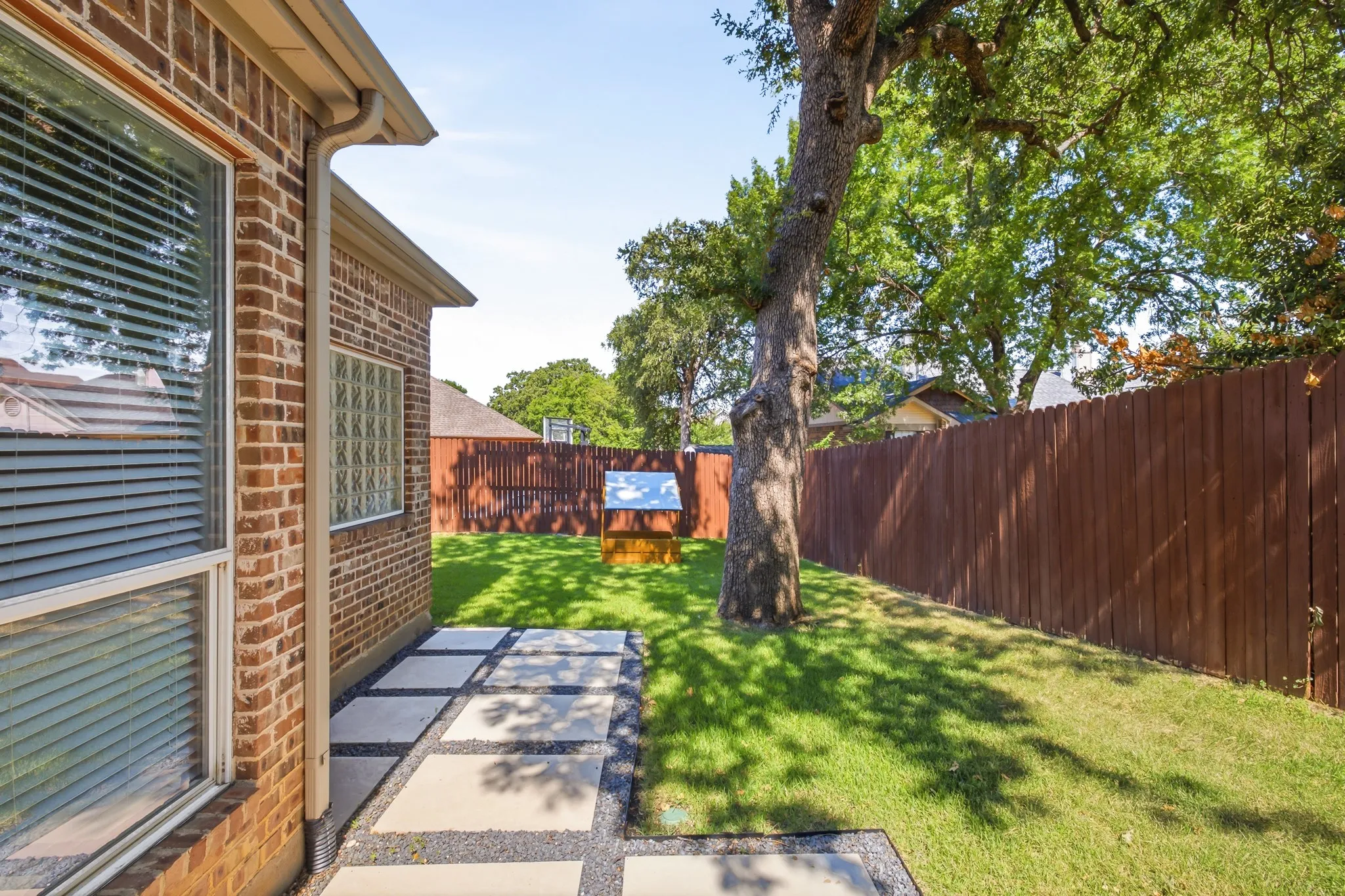 Single Family Residence For Sale in Tarrant County , 710 Knott Court, Euless, Texas 76039, 4 Bedroom, 4 Bathroom, 3 Garage spaces, 3,176 Sqft, built in 2004, mls#21315864, Real Estate Agent in Euless, Homes For Sale in Tarrant county, Homes For Sale in Euless, Realtor in Euless Texas, Real Estate Brokerage Independent Realty Texas, Luminita Cordes Realtor
