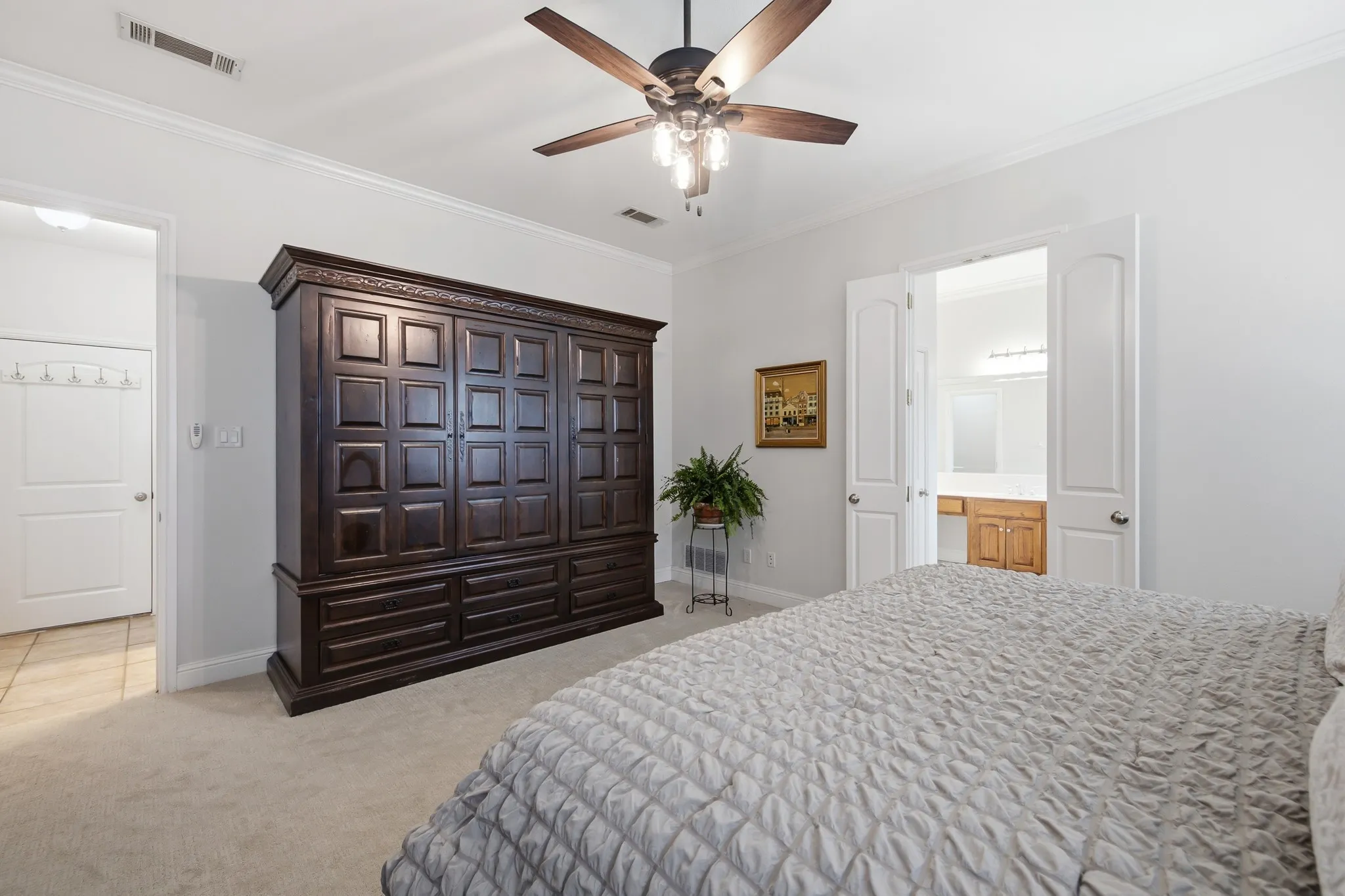 Single Family Residence For Sale in Tarrant County , 710 Knott Court, Euless, Texas 76039, 4 Bedroom, 4 Bathroom, 3 Garage spaces, 3,176 Sqft, built in 2004, mls#21315864, Real Estate Agent in Euless, Homes For Sale in Tarrant county, Homes For Sale in Euless, Realtor in Euless Texas, Real Estate Brokerage Independent Realty Texas, Luminita Cordes Realtor