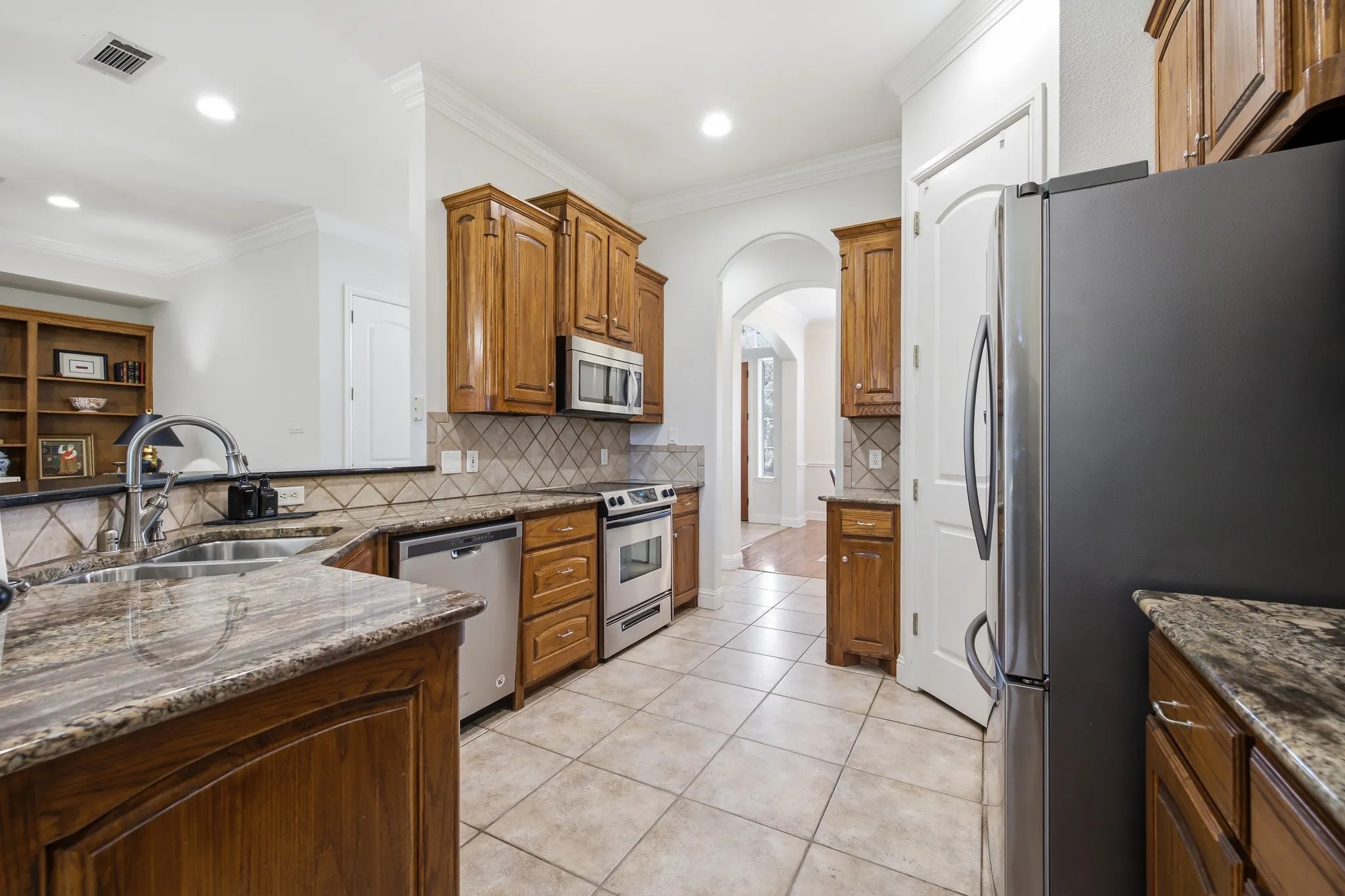 Single Family Residence For Sale in Tarrant County , 710 Knott Court, Euless, Texas 76039, 4 Bedroom, 4 Bathroom, 3 Garage spaces, 3,176 Sqft, built in 2004, mls#21315864, Real Estate Agent in Euless, Homes For Sale in Tarrant county, Homes For Sale in Euless, Realtor in Euless Texas, Real Estate Brokerage Independent Realty Texas, Luminita Cordes Realtor