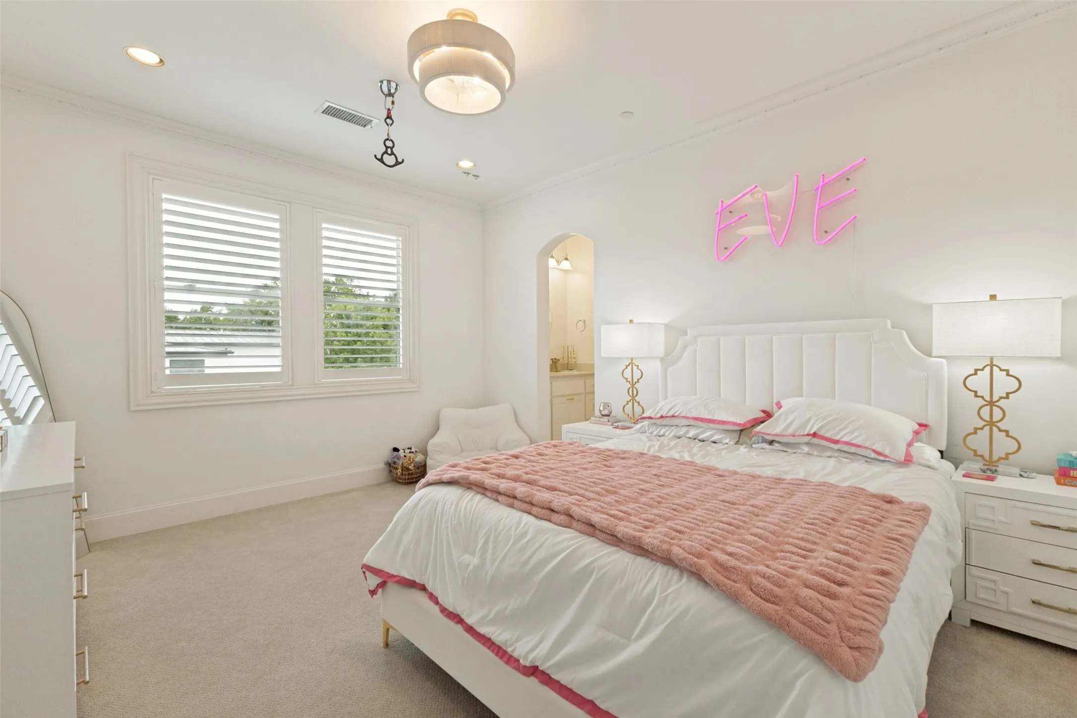 Single Family Residence For Sale in Dallas County , 3309 Northwest Parkway, University Park, Texas 75225, 5 Bedroom, 5 Bathroom, 2 Garage spaces, 5,008 Sqft, built in 2012, mls#21324612, Real Estate Agent in University Park, Homes For Sale in Dallas county, Homes For Sale in University Park, Realtor in University Park Texas, Real Estate Brokerage Independent Realty Texas, Luminita Cordes Realtor