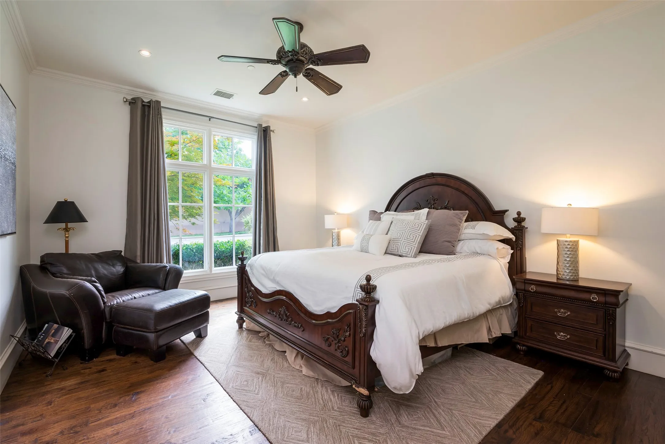 Single Family Residence For Sale in Dallas County , 3309 Northwest Parkway, University Park, Texas 75225, 5 Bedroom, 5 Bathroom, 2 Garage spaces, 5,008 Sqft, built in 2012, mls#21324612, Real Estate Agent in University Park, Homes For Sale in Dallas county, Homes For Sale in University Park, Realtor in University Park Texas, Real Estate Brokerage Independent Realty Texas, Luminita Cordes Realtor