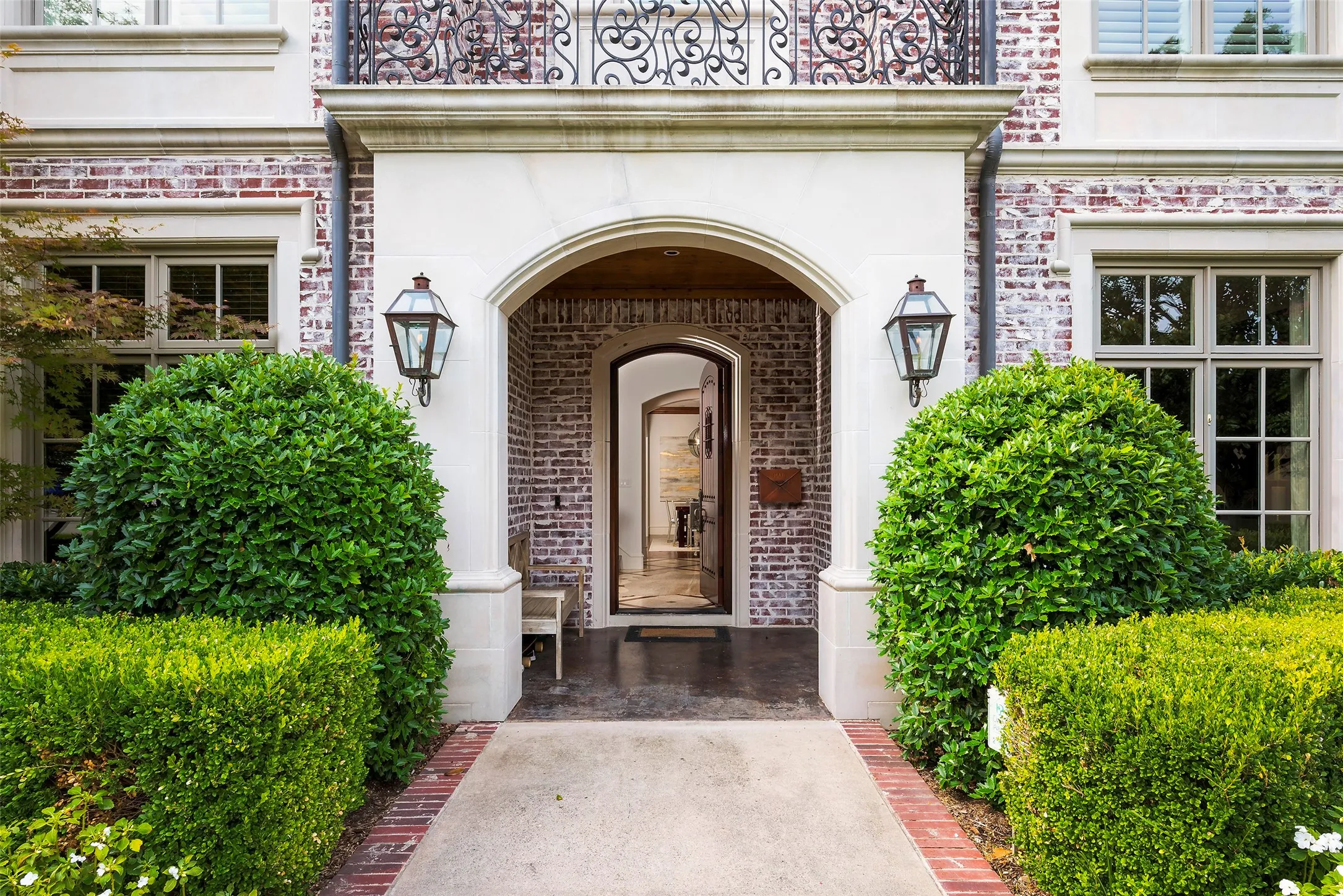 Single Family Residence For Sale in Dallas County , 3309 Northwest Parkway, University Park, Texas 75225, 5 Bedroom, 5 Bathroom, 2 Garage spaces, 5,008 Sqft, built in 2012, mls#21324612, Real Estate Agent in University Park, Homes For Sale in Dallas county, Homes For Sale in University Park, Realtor in University Park Texas, Real Estate Brokerage Independent Realty Texas, Luminita Cordes Realtor
