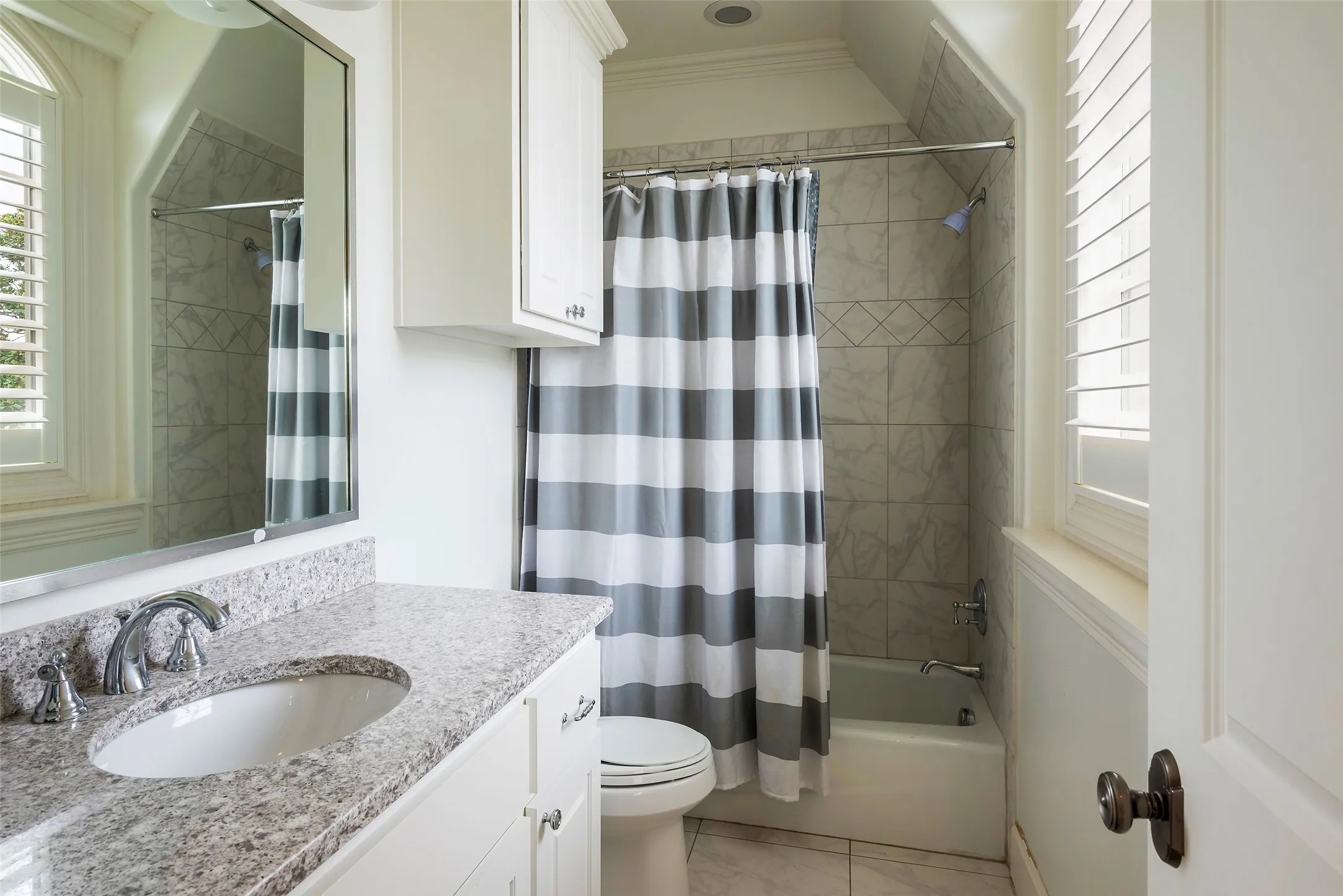 Single Family Residence For Sale in Dallas County , 3309 Northwest Parkway, University Park, Texas 75225, 5 Bedroom, 5 Bathroom, 2 Garage spaces, 5,008 Sqft, built in 2012, mls#21324612, Real Estate Agent in University Park, Homes For Sale in Dallas county, Homes For Sale in University Park, Realtor in University Park Texas, Real Estate Brokerage Independent Realty Texas, Luminita Cordes Realtor