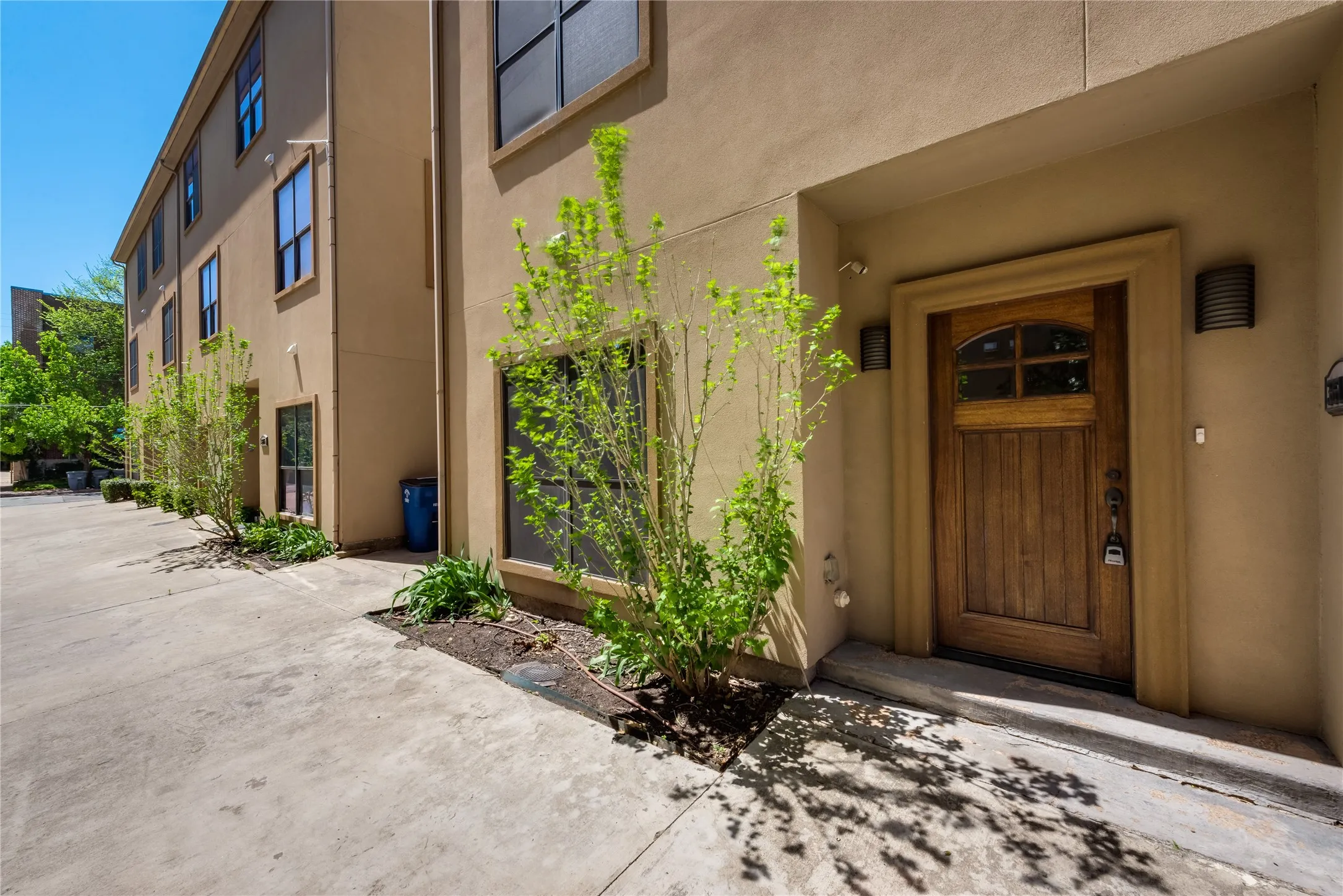 Townhouse For Rent in Dallas County , 3619 Edgar Place, Dallas, Texas 75204, 2 Bedroom, 3 Bathroom, 2 Garage spaces, 2,116 Sqft, built in 2005, mls#21324766, Real Estate Agent in Dallas, Homes For Rent in Dallas county, Homes For Rent in Dallas, Realtor in Dallas Texas, Real Estate Brokerage Independent Realty Texas, Luminita Cordes Realtor