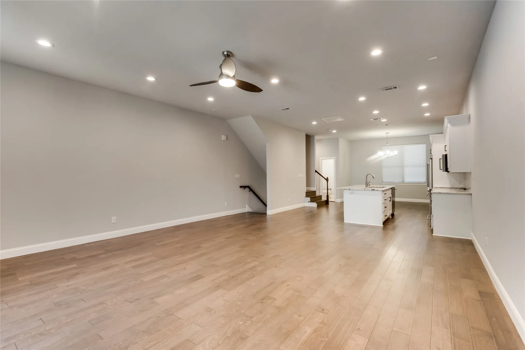 Townhouse For Rent in Dallas County , 3619 Edgar Place, Dallas, Texas 75204, 2 Bedroom, 3 Bathroom, 2 Garage spaces, 2,116 Sqft, built in 2005, mls#21324766, Real Estate Agent in Dallas, Homes For Rent in Dallas county, Homes For Rent in Dallas, Realtor in Dallas Texas, Real Estate Brokerage Independent Realty Texas, Luminita Cordes Realtor