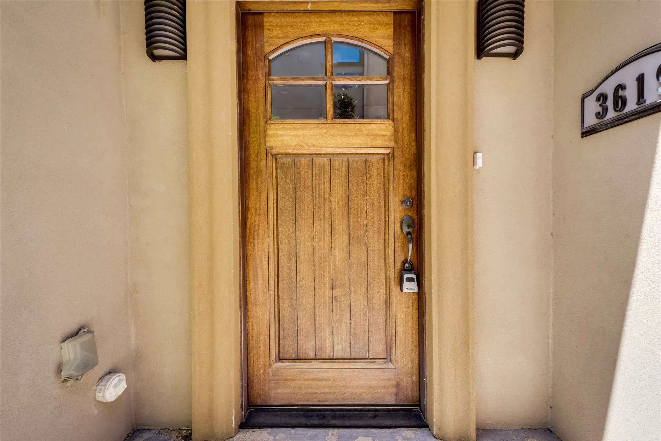 Townhouse For Rent in Dallas County , 3619 Edgar Place, Dallas, Texas 75204, 2 Bedroom, 3 Bathroom, 2 Garage spaces, 2,116 Sqft, built in 2005, mls#21324766, Real Estate Agent in Dallas, Homes For Rent in Dallas county, Homes For Rent in Dallas, Realtor in Dallas Texas, Real Estate Brokerage Independent Realty Texas, Luminita Cordes Realtor