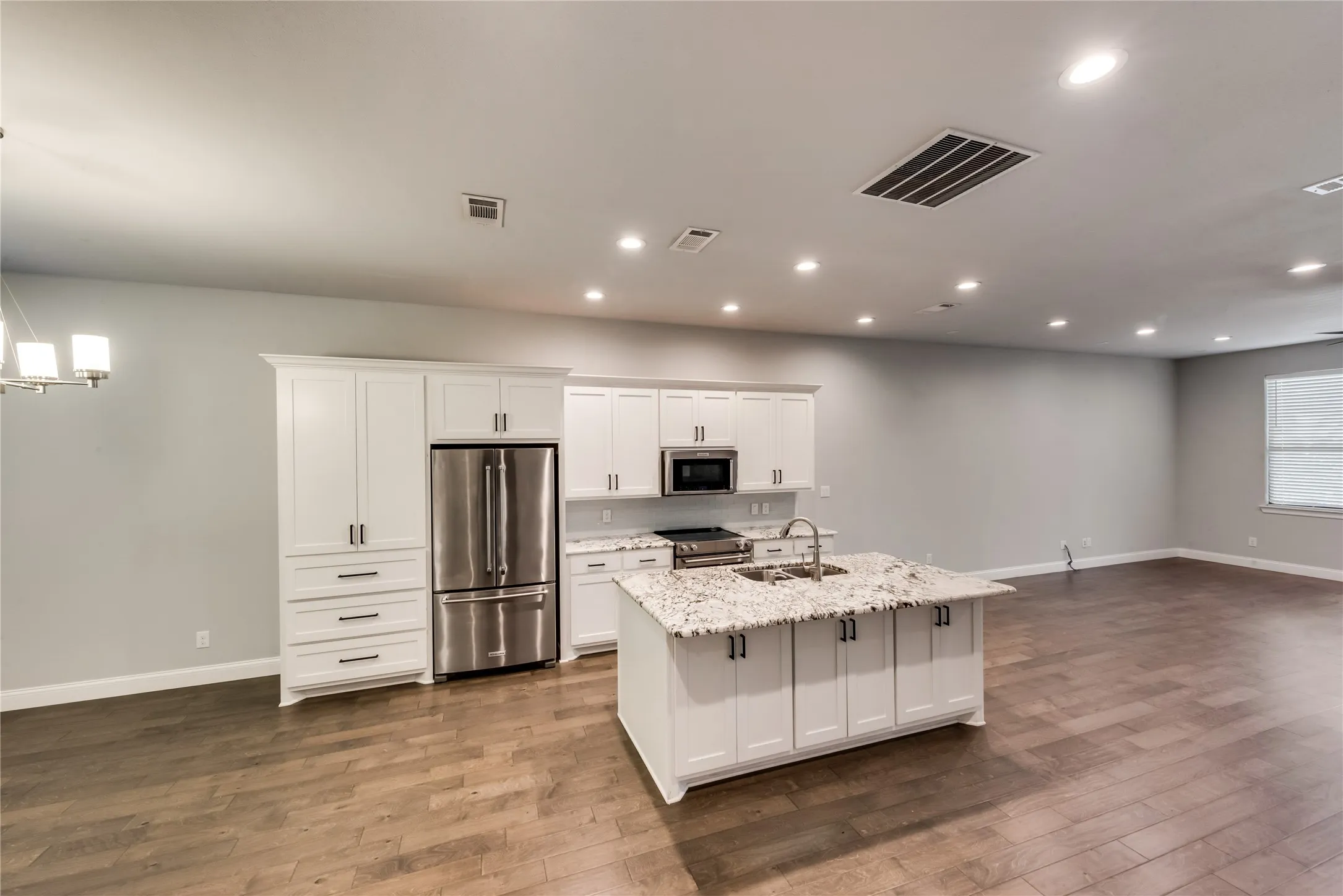 Townhouse For Rent in Dallas County , 3619 Edgar Place, Dallas, Texas 75204, 2 Bedroom, 3 Bathroom, 2 Garage spaces, 2,116 Sqft, built in 2005, mls#21324766, Real Estate Agent in Dallas, Homes For Rent in Dallas county, Homes For Rent in Dallas, Realtor in Dallas Texas, Real Estate Brokerage Independent Realty Texas, Luminita Cordes Realtor