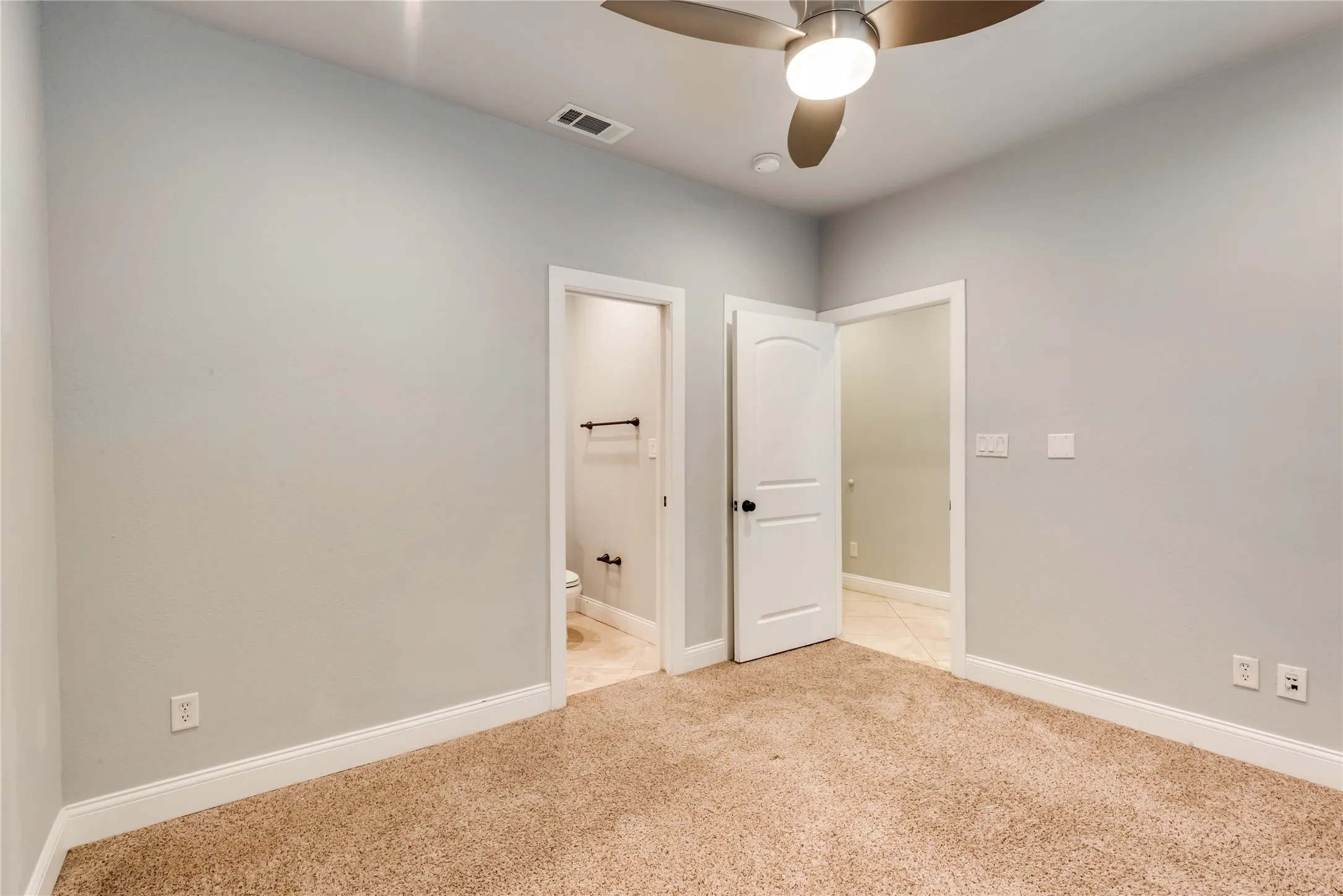 Townhouse For Rent in Dallas County , 3619 Edgar Place, Dallas, Texas 75204, 2 Bedroom, 3 Bathroom, 2 Garage spaces, 2,116 Sqft, built in 2005, mls#21324766, Real Estate Agent in Dallas, Homes For Rent in Dallas county, Homes For Rent in Dallas, Realtor in Dallas Texas, Real Estate Brokerage Independent Realty Texas, Luminita Cordes Realtor