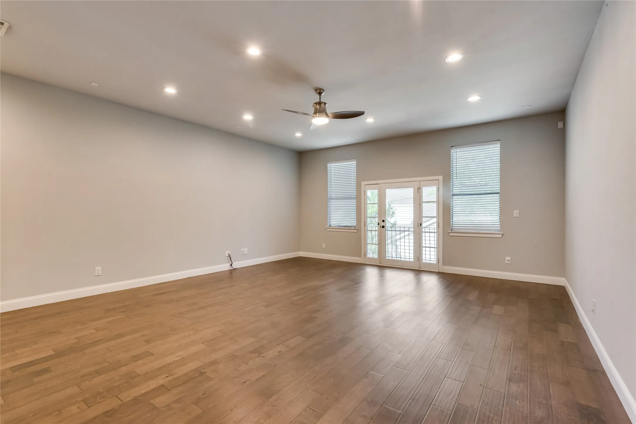 Townhouse For Rent in Dallas County , 3619 Edgar Place, Dallas, Texas 75204, 2 Bedroom, 3 Bathroom, 2 Garage spaces, 2,116 Sqft, built in 2005, mls#21324766, Real Estate Agent in Dallas, Homes For Rent in Dallas county, Homes For Rent in Dallas, Realtor in Dallas Texas, Real Estate Brokerage Independent Realty Texas, Luminita Cordes Realtor