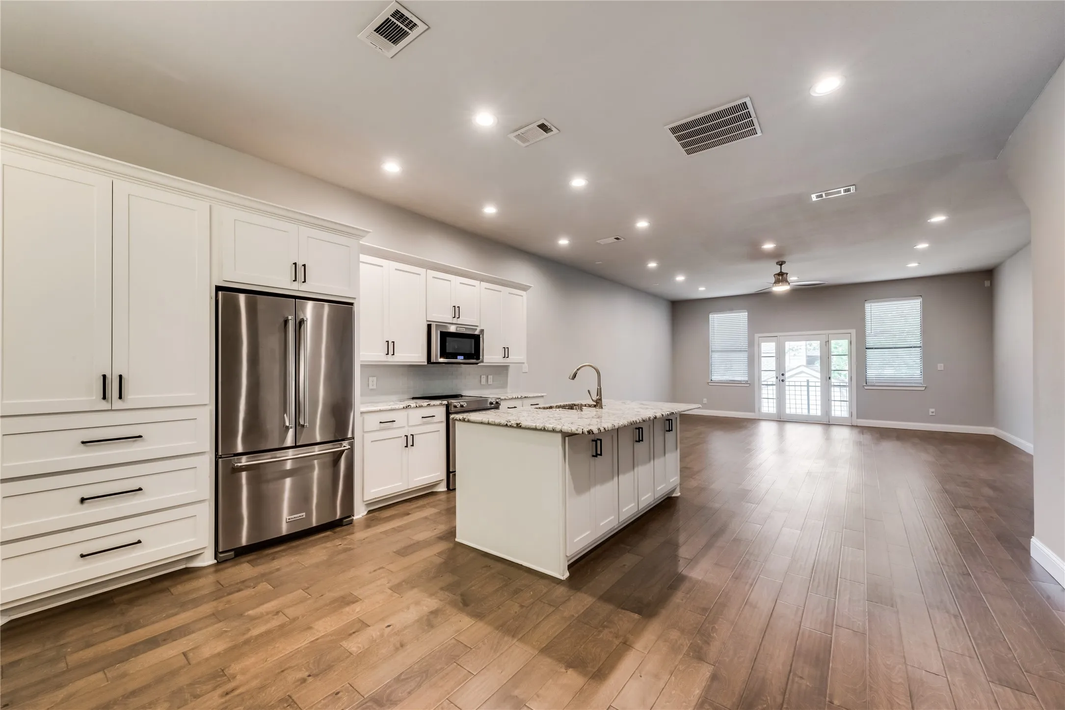 Townhouse For Rent in Dallas County , 3619 Edgar Place, Dallas, Texas 75204, 2 Bedroom, 3 Bathroom, 2 Garage spaces, 2,116 Sqft, built in 2005, mls#21324766, Real Estate Agent in Dallas, Homes For Rent in Dallas county, Homes For Rent in Dallas, Realtor in Dallas Texas, Real Estate Brokerage Independent Realty Texas, Luminita Cordes Realtor