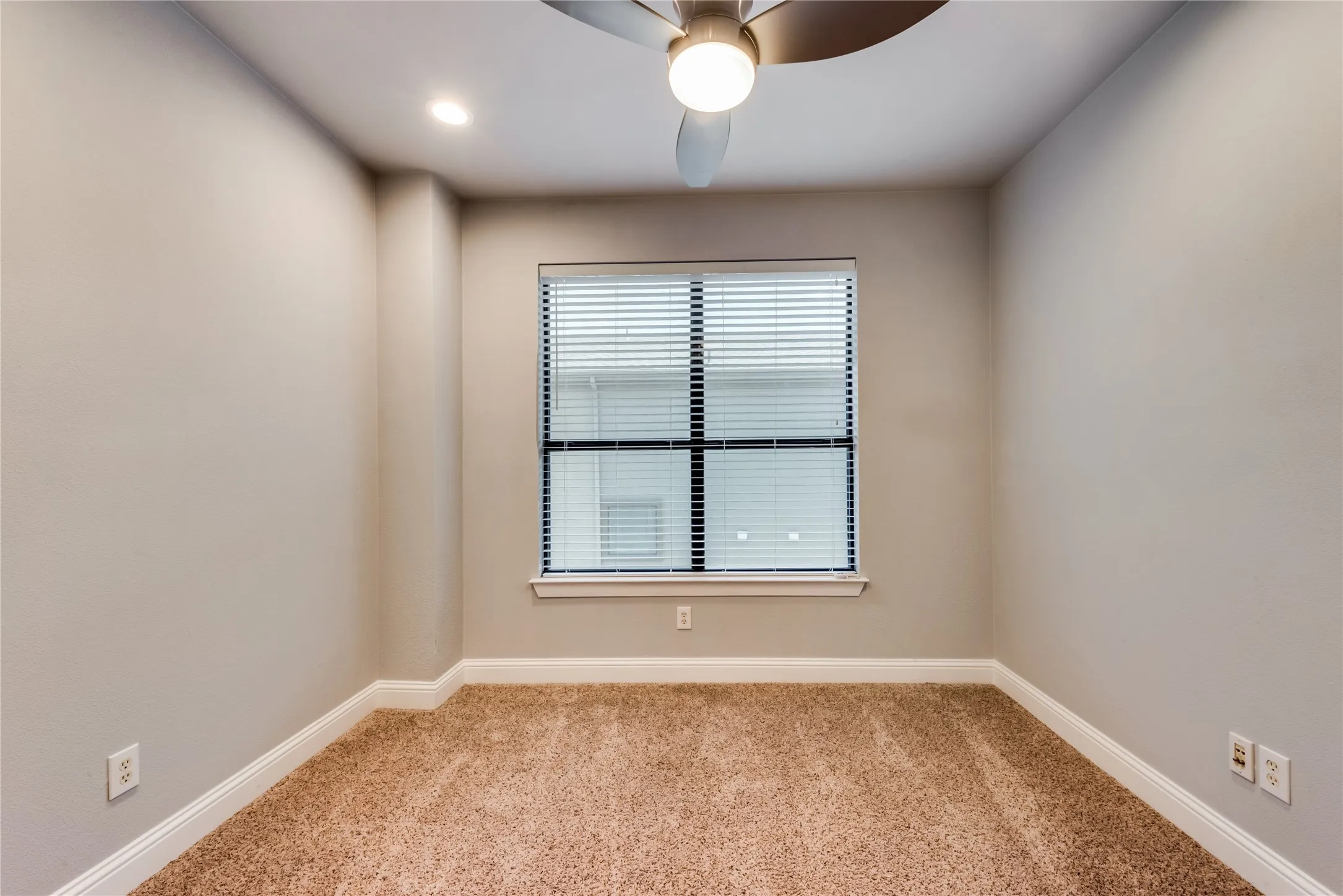 Townhouse For Rent in Dallas County , 3619 Edgar Place, Dallas, Texas 75204, 2 Bedroom, 3 Bathroom, 2 Garage spaces, 2,116 Sqft, built in 2005, mls#21324766, Real Estate Agent in Dallas, Homes For Rent in Dallas county, Homes For Rent in Dallas, Realtor in Dallas Texas, Real Estate Brokerage Independent Realty Texas, Luminita Cordes Realtor
