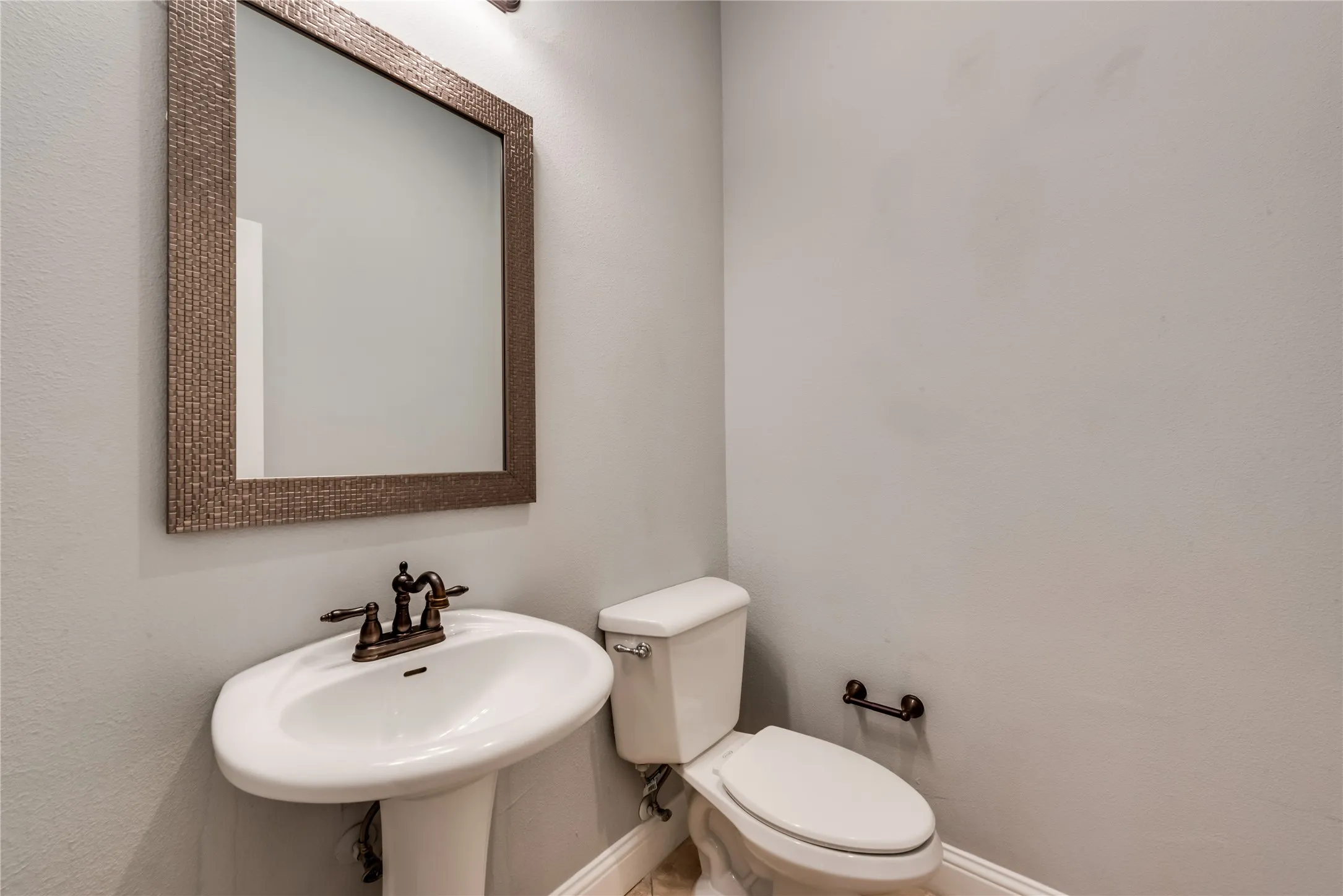Townhouse For Rent in Dallas County , 3619 Edgar Place, Dallas, Texas 75204, 2 Bedroom, 3 Bathroom, 2 Garage spaces, 2,116 Sqft, built in 2005, mls#21324766, Real Estate Agent in Dallas, Homes For Rent in Dallas county, Homes For Rent in Dallas, Realtor in Dallas Texas, Real Estate Brokerage Independent Realty Texas, Luminita Cordes Realtor