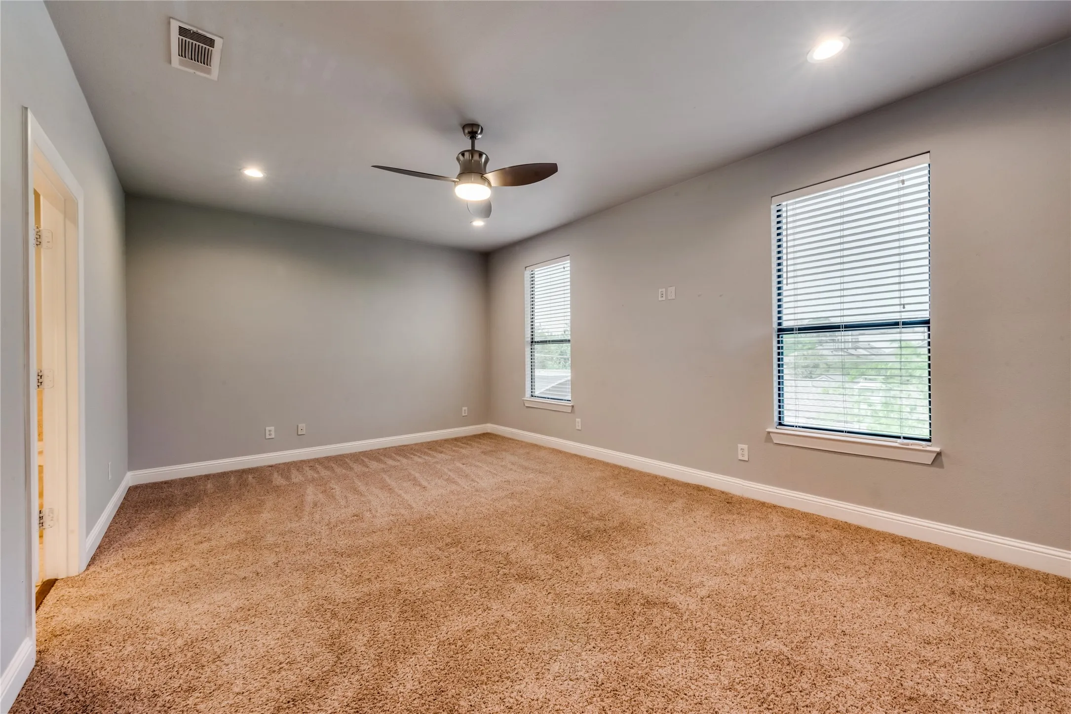 Townhouse For Rent in Dallas County , 3619 Edgar Place, Dallas, Texas 75204, 2 Bedroom, 3 Bathroom, 2 Garage spaces, 2,116 Sqft, built in 2005, mls#21324766, Real Estate Agent in Dallas, Homes For Rent in Dallas county, Homes For Rent in Dallas, Realtor in Dallas Texas, Real Estate Brokerage Independent Realty Texas, Luminita Cordes Realtor
