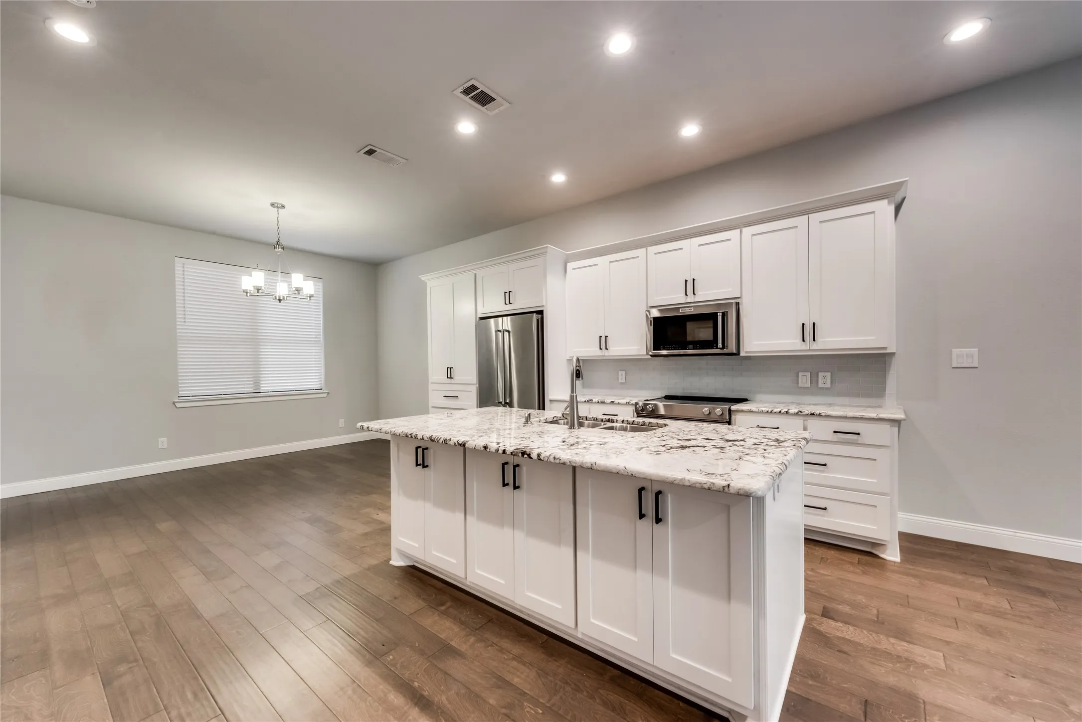 Townhouse For Rent in Dallas County , 3619 Edgar Place, Dallas, Texas 75204, 2 Bedroom, 3 Bathroom, 2 Garage spaces, 2,116 Sqft, built in 2005, mls#21324766, Real Estate Agent in Dallas, Homes For Rent in Dallas county, Homes For Rent in Dallas, Realtor in Dallas Texas, Real Estate Brokerage Independent Realty Texas, Luminita Cordes Realtor