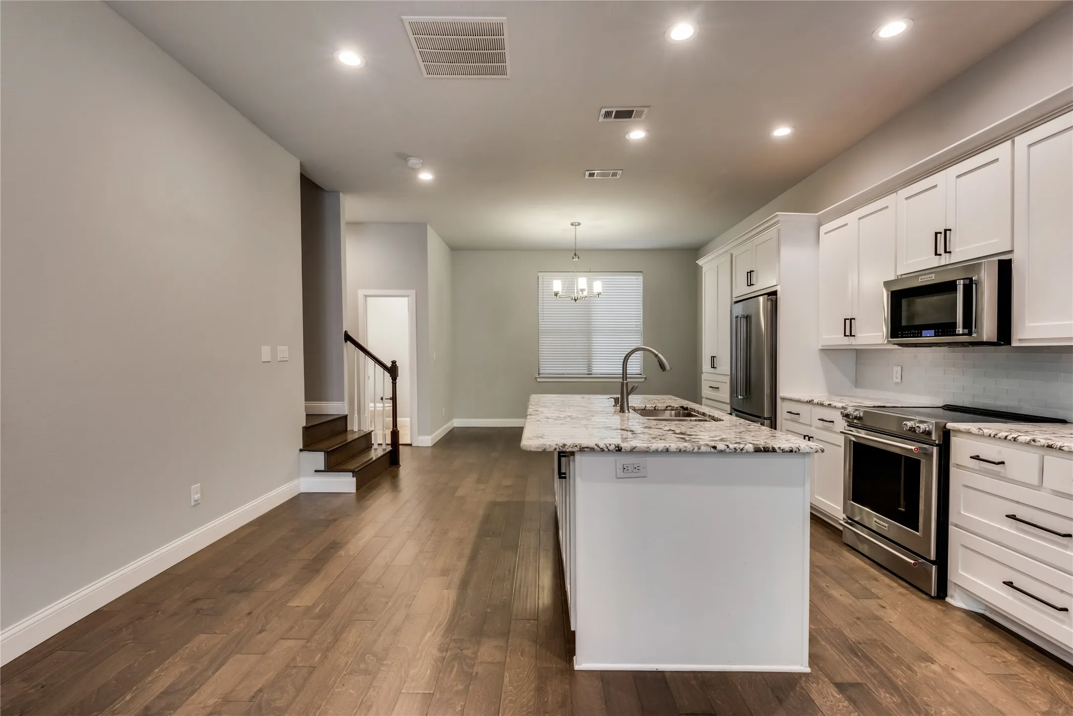 Townhouse For Rent in Dallas County , 3619 Edgar Place, Dallas, Texas 75204, 2 Bedroom, 3 Bathroom, 2 Garage spaces, 2,116 Sqft, built in 2005, mls#21324766, Real Estate Agent in Dallas, Homes For Rent in Dallas county, Homes For Rent in Dallas, Realtor in Dallas Texas, Real Estate Brokerage Independent Realty Texas, Luminita Cordes Realtor
