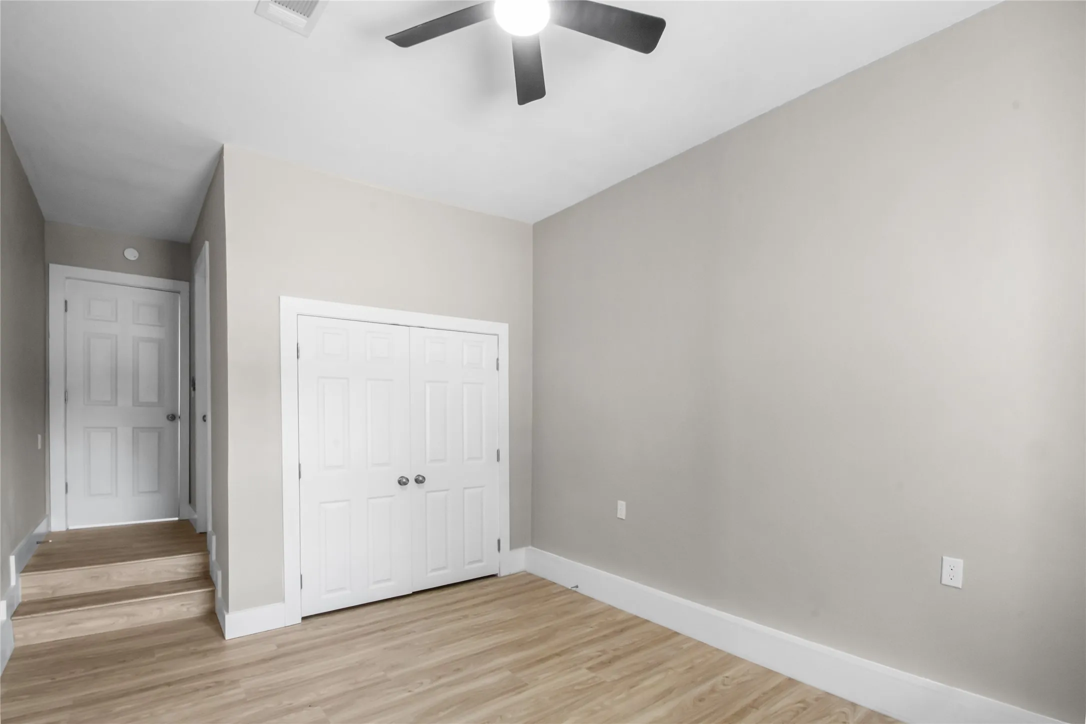 Single Family Residence For Sale in Tarrant County , 5624 S Hampshire Boulevard, Fort Worth, Texas 76112, 3 Bedroom, 2 Bathroom, Garage spaces, 1,172 Sqft, built in 1952, mls#21324770, Real Estate Agent in Fort Worth, Homes For Sale in Tarrant county, Homes For Sale in Fort Worth, Realtor in Fort Worth Texas, Real Estate Brokerage Independent Realty Texas, Luminita Cordes Realtor