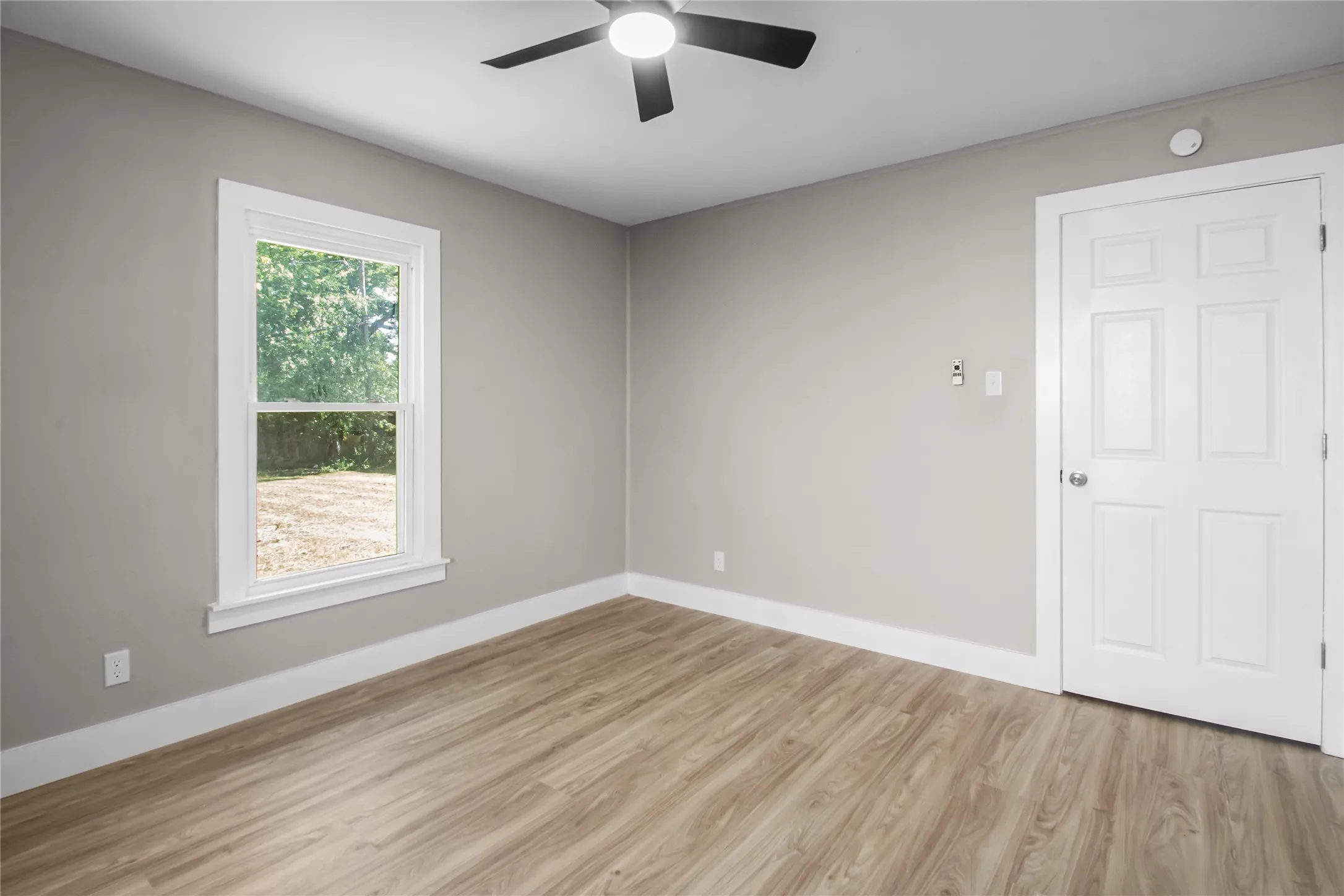 Single Family Residence For Sale in Tarrant County , 5624 S Hampshire Boulevard, Fort Worth, Texas 76112, 3 Bedroom, 2 Bathroom, Garage spaces, 1,172 Sqft, built in 1952, mls#21324770, Real Estate Agent in Fort Worth, Homes For Sale in Tarrant county, Homes For Sale in Fort Worth, Realtor in Fort Worth Texas, Real Estate Brokerage Independent Realty Texas, Luminita Cordes Realtor