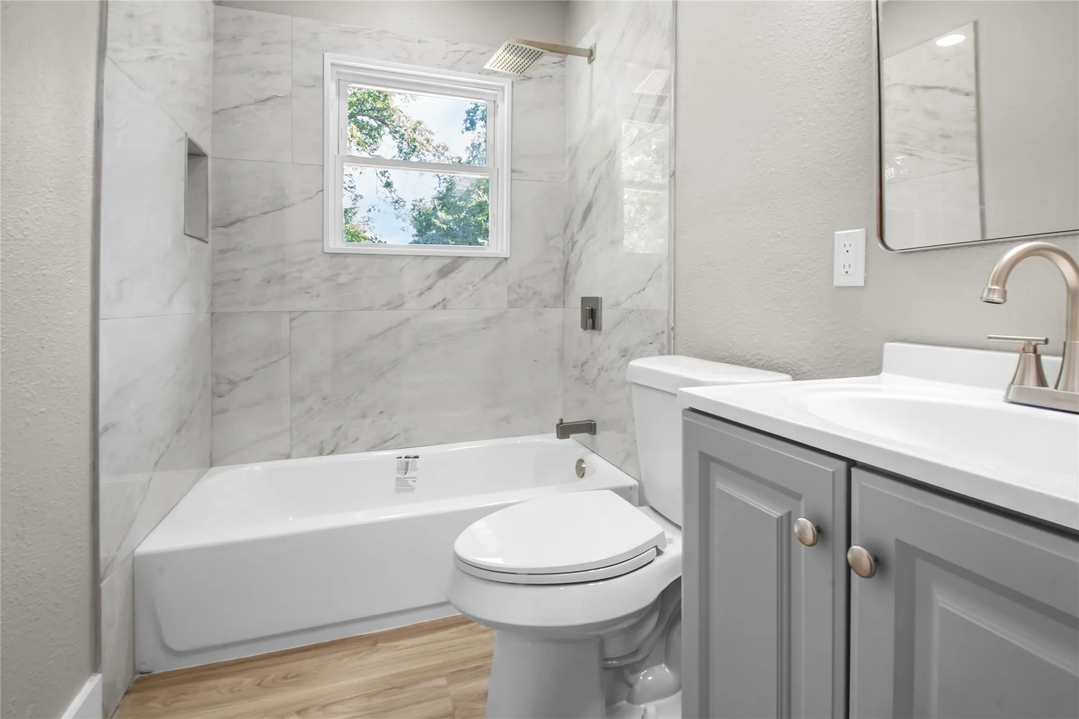 Single Family Residence For Sale in Tarrant County , 5624 S Hampshire Boulevard, Fort Worth, Texas 76112, 3 Bedroom, 2 Bathroom, Garage spaces, 1,172 Sqft, built in 1952, mls#21324770, Real Estate Agent in Fort Worth, Homes For Sale in Tarrant county, Homes For Sale in Fort Worth, Realtor in Fort Worth Texas, Real Estate Brokerage Independent Realty Texas, Luminita Cordes Realtor