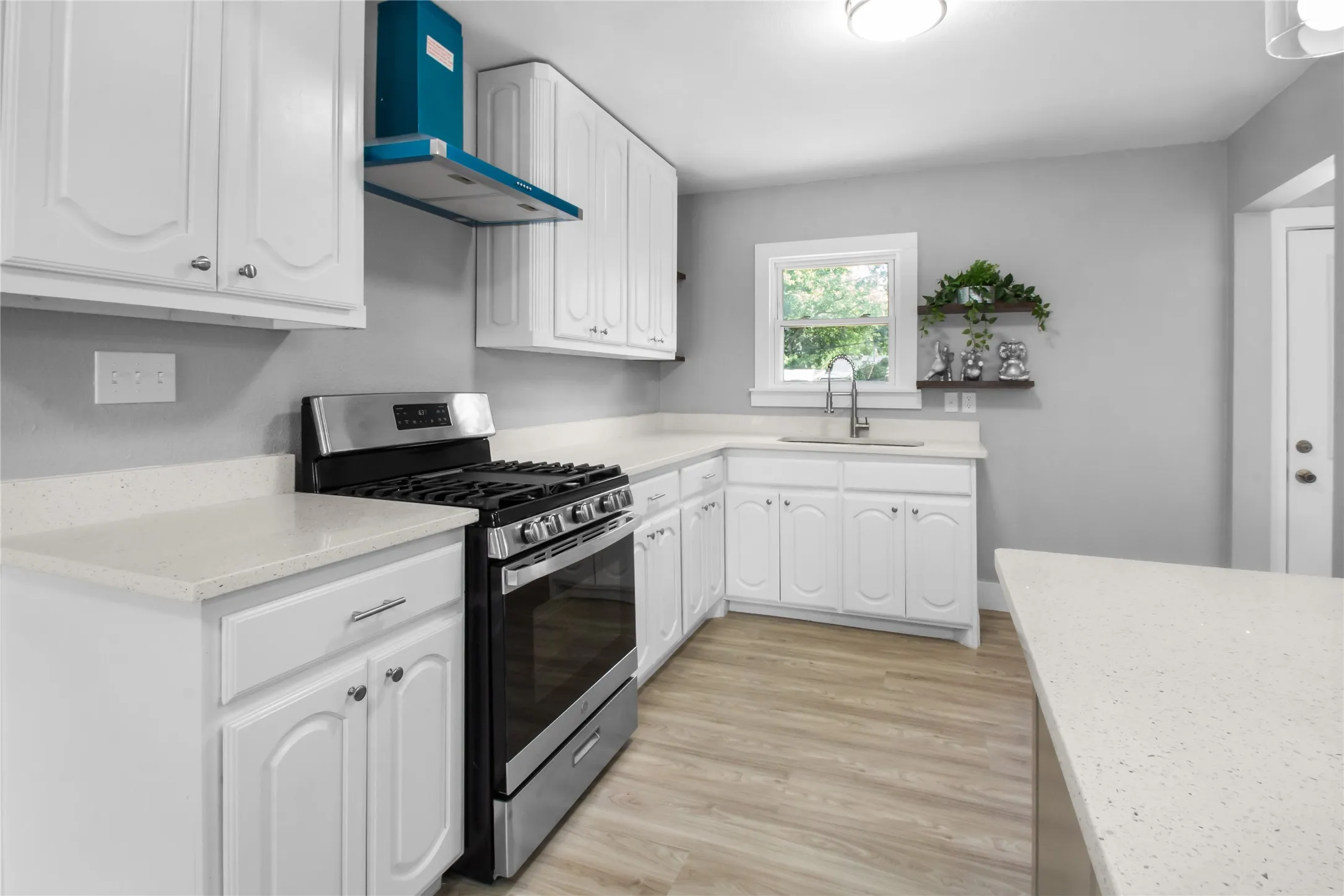 Single Family Residence For Sale in Tarrant County , 5624 S Hampshire Boulevard, Fort Worth, Texas 76112, 3 Bedroom, 2 Bathroom, Garage spaces, 1,172 Sqft, built in 1952, mls#21324770, Real Estate Agent in Fort Worth, Homes For Sale in Tarrant county, Homes For Sale in Fort Worth, Realtor in Fort Worth Texas, Real Estate Brokerage Independent Realty Texas, Luminita Cordes Realtor