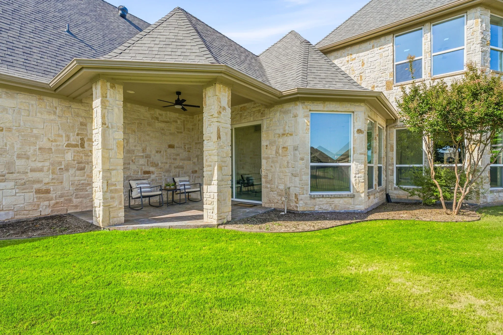 Single Family Residence For Sale in Hood County , 2414 Vineyard Drive, Granbury, Texas 76048, 3 Bedroom, 3 Bathroom, 2 Garage spaces, 2,888 Sqft, built in 2007, mls#21313107, Real Estate Agent in Granbury, Homes For Sale in Hood county, Homes For Sale in Granbury, Realtor in Granbury Texas, Real Estate Brokerage Independent Realty Texas, Luminita Cordes Realtor