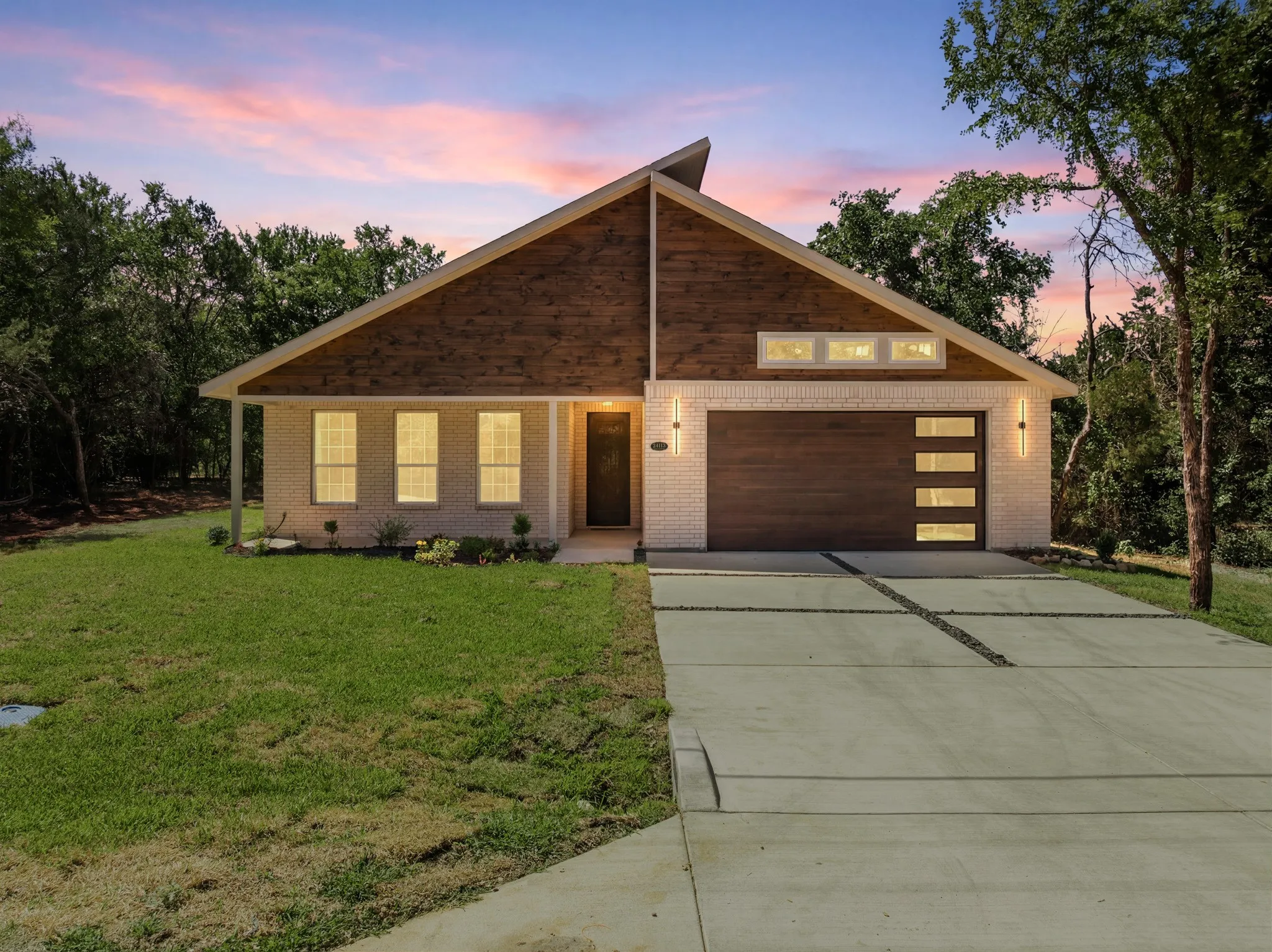 Single Family Residence For Sale in Hill County , 24113 Stonewood Drive, Whitney, Texas 76692, 4 Bedroom, 2 Bathroom, 2 Garage spaces, 2,600 Sqft, built in 2026, mls#21324479, Real Estate Agent in Whitney, Homes For Sale in Hill county, Homes For Sale in Whitney, Realtor in Whitney Texas, Real Estate Brokerage Independent Realty Texas, Luminita Cordes Realtor