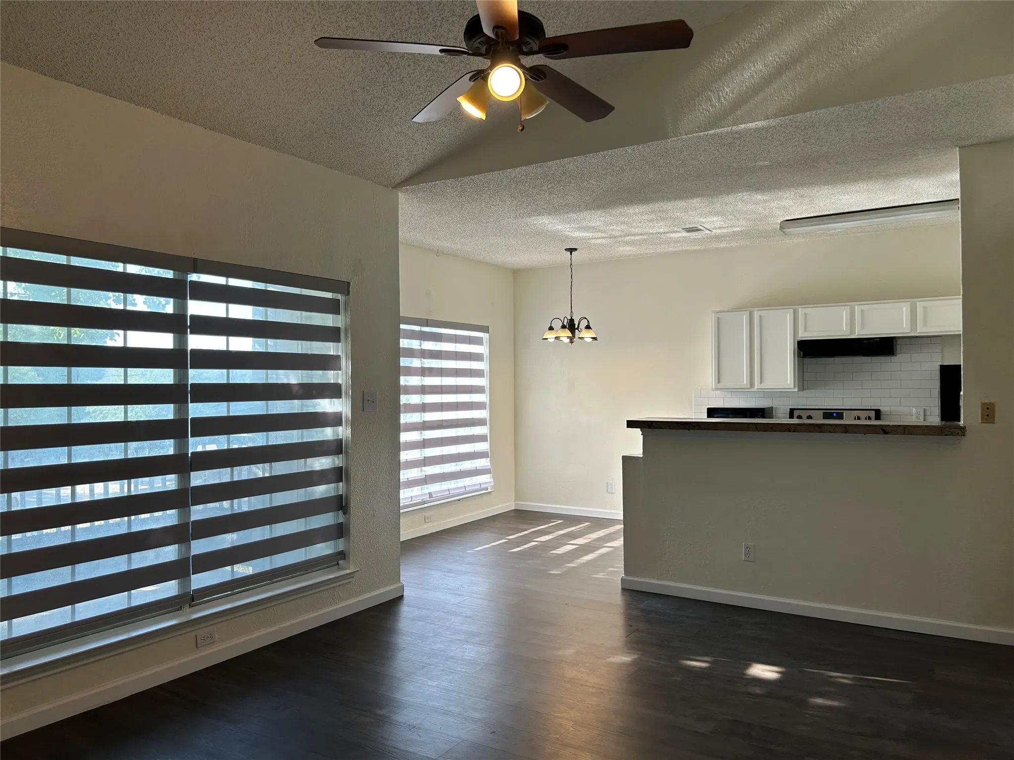 Condominium For Sale in Dallas County , 4107 Esters Road 808, Irving, Texas 75038, 2 Bedroom, 2 Bathroom, Garage spaces, 906 Sqft, built in 1984, mls#21324819, Real Estate Agent in Irving, Homes For Sale in Dallas county, Homes For Sale in Irving, Realtor in Irving Texas, Real Estate Brokerage Independent Realty Texas, Luminita Cordes Realtor