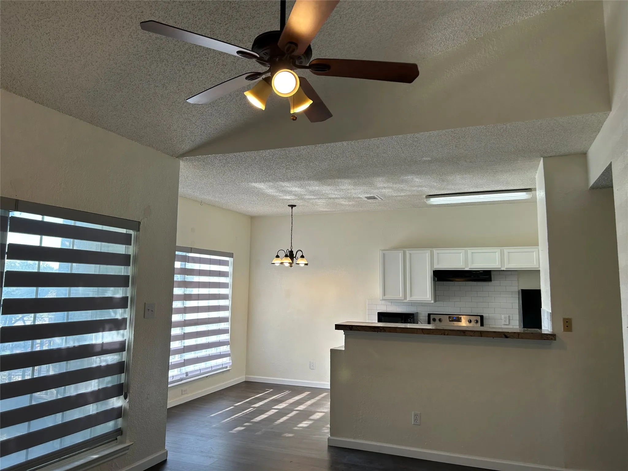 Condominium For Sale in Dallas County , 4107 Esters Road 808, Irving, Texas 75038, 2 Bedroom, 2 Bathroom, Garage spaces, 906 Sqft, built in 1984, mls#21324819, Real Estate Agent in Irving, Homes For Sale in Dallas county, Homes For Sale in Irving, Realtor in Irving Texas, Real Estate Brokerage Independent Realty Texas, Luminita Cordes Realtor