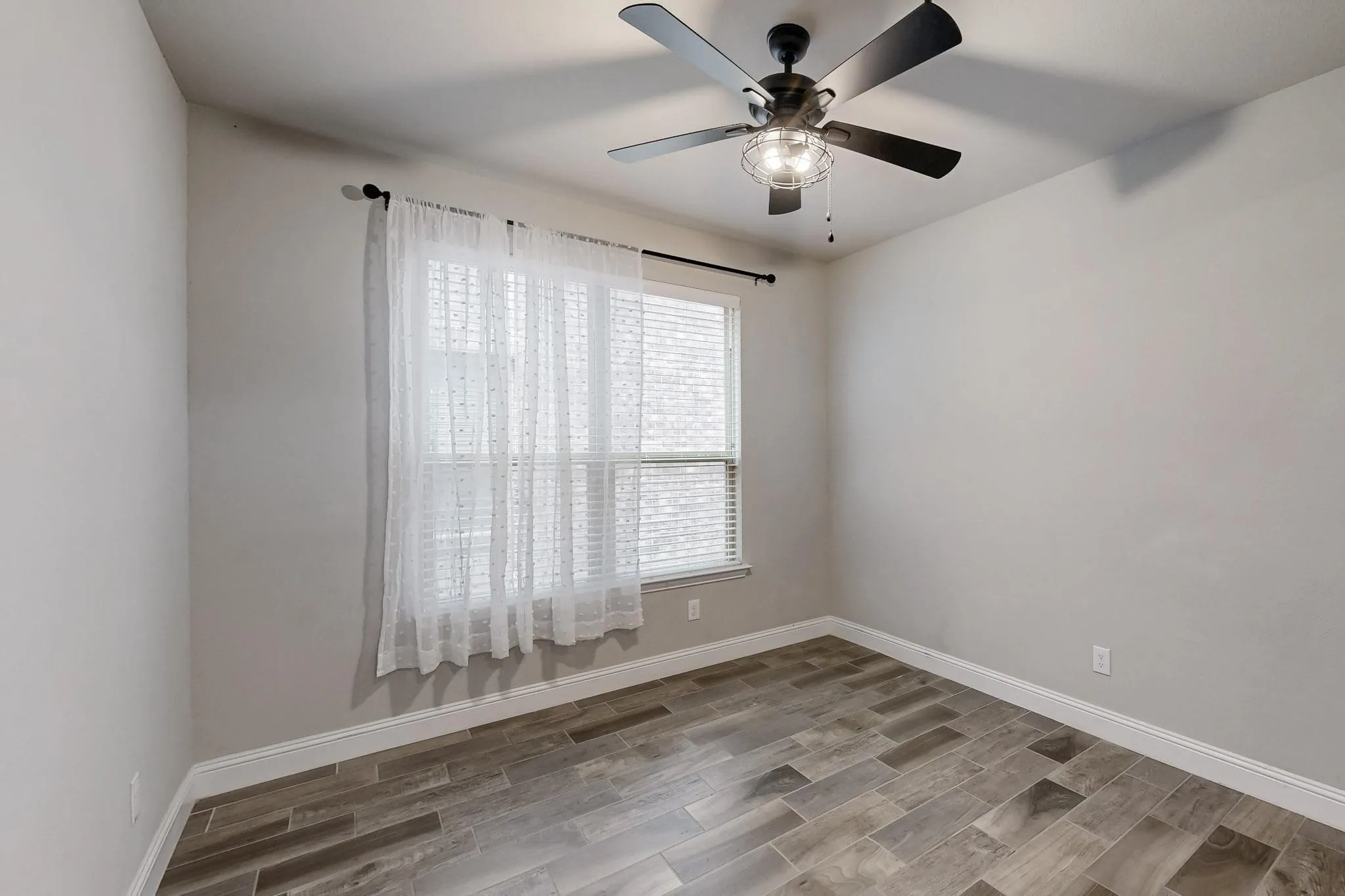 Single Family Residence For Sale in Collin County , 2844 Hackberry Creek Trail, Celina, Texas 75078, 5 Bedroom, 4 Bathroom, 2 Garage spaces, 3,114 Sqft, built in 2017, mls#21324798, Real Estate Agent in Celina, Homes For Sale in Collin county, Homes For Sale in Celina, Realtor in Celina Texas, Real Estate Brokerage Independent Realty Texas, Luminita Cordes Realtor