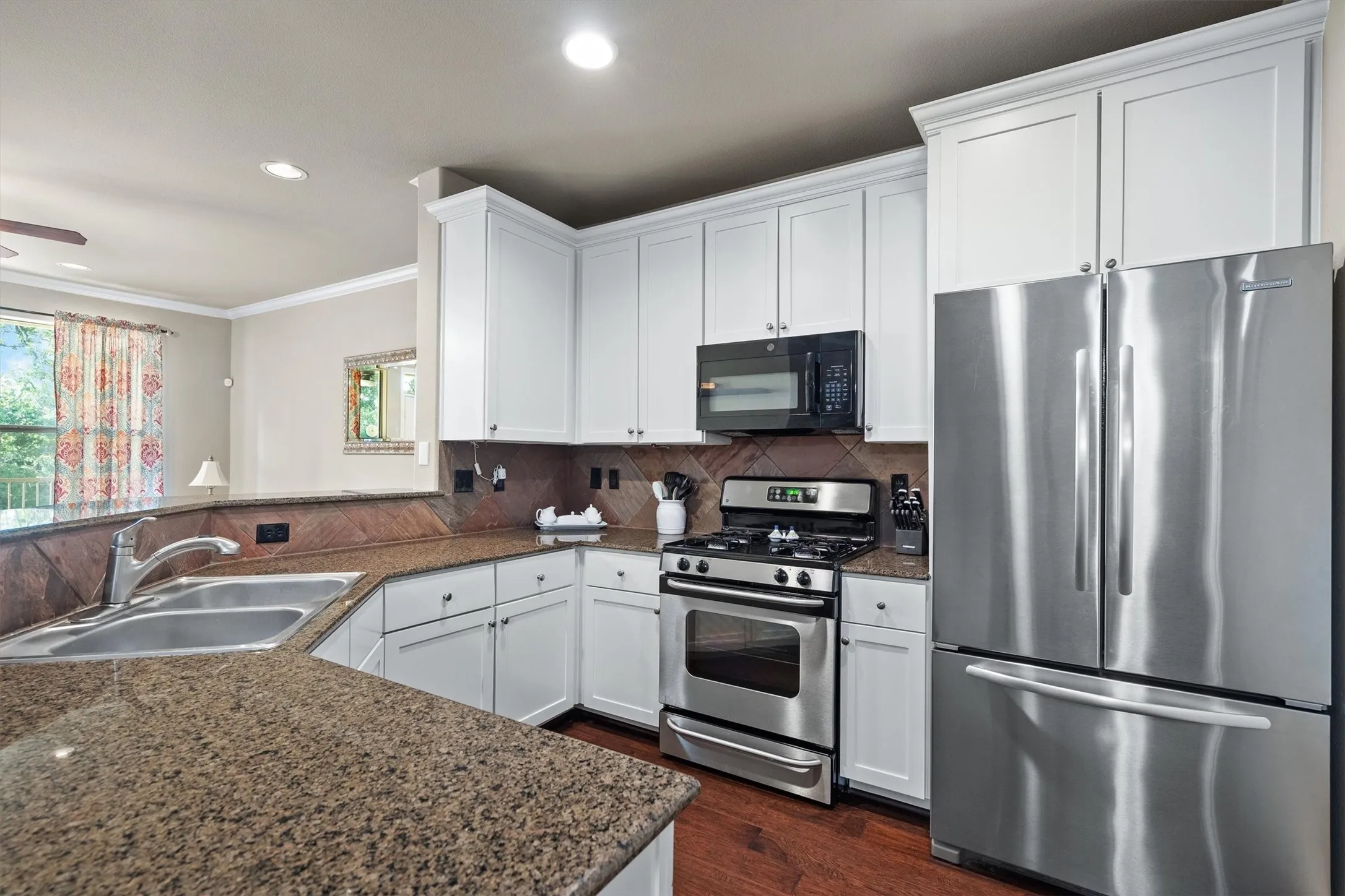 Condominium For Sale in Denton County , 500 Waters Edge Drive 125, Lake Dallas, Texas 75065, 3 Bedroom, 2 Bathroom, 2 Garage spaces, 1,450 Sqft, built in 2005, mls#21324201, Real Estate Agent in Lake Dallas, Homes For Sale in Denton county, Homes For Sale in Lake Dallas, Realtor in Lake Dallas Texas, Real Estate Brokerage Independent Realty Texas, Luminita Cordes Realtor
