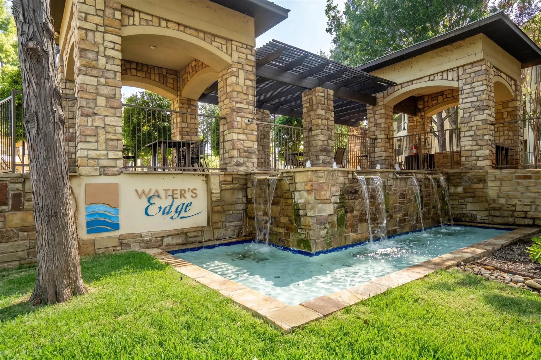 Condominium For Sale in Denton County , 500 Waters Edge Drive 125, Lake Dallas, Texas 75065, 3 Bedroom, 2 Bathroom, 2 Garage spaces, 1,450 Sqft, built in 2005, mls#21324201, Real Estate Agent in Lake Dallas, Homes For Sale in Denton county, Homes For Sale in Lake Dallas, Realtor in Lake Dallas Texas, Real Estate Brokerage Independent Realty Texas, Luminita Cordes Realtor