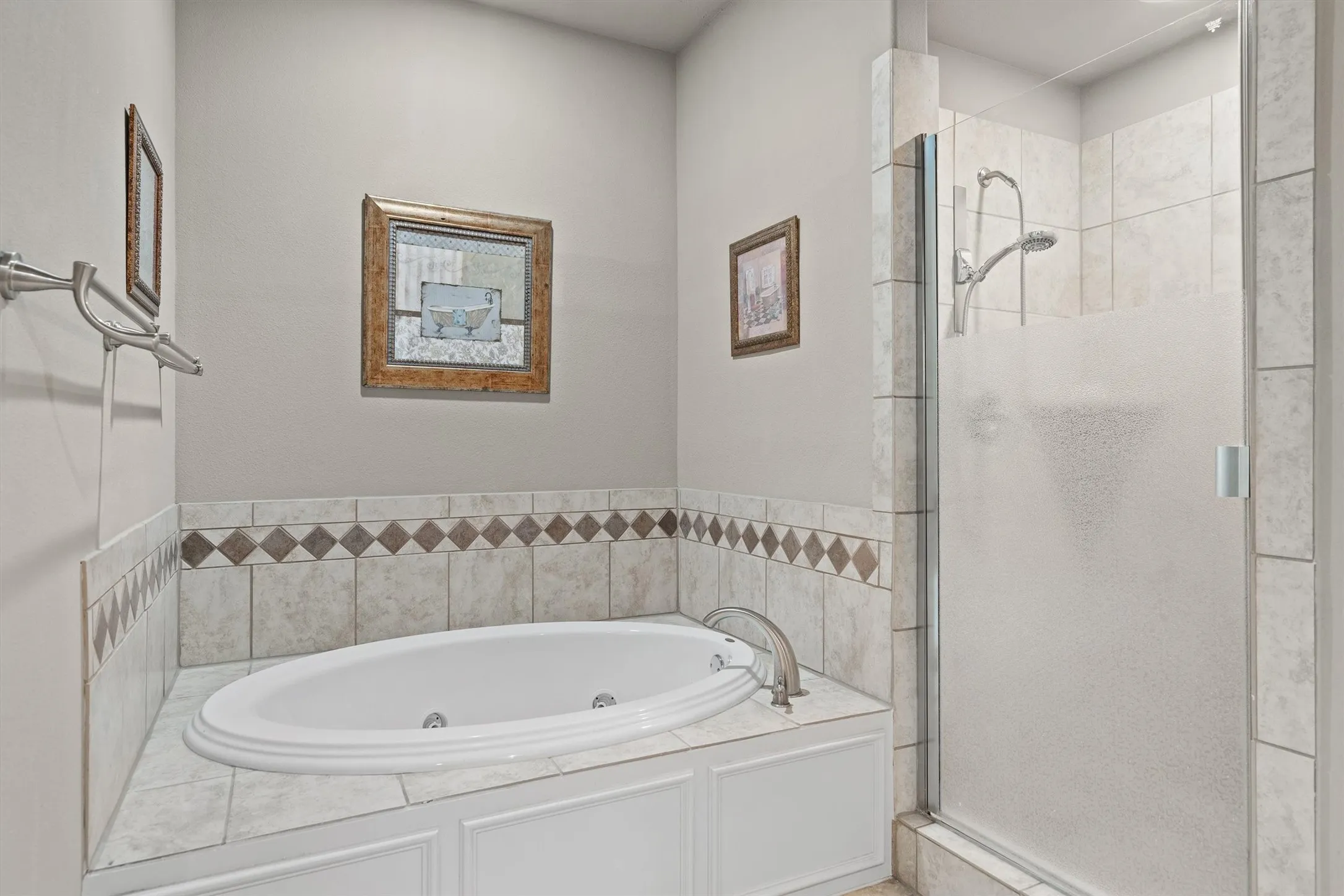 Condominium For Sale in Denton County , 500 Waters Edge Drive 125, Lake Dallas, Texas 75065, 3 Bedroom, 2 Bathroom, 2 Garage spaces, 1,450 Sqft, built in 2005, mls#21324201, Real Estate Agent in Lake Dallas, Homes For Sale in Denton county, Homes For Sale in Lake Dallas, Realtor in Lake Dallas Texas, Real Estate Brokerage Independent Realty Texas, Luminita Cordes Realtor