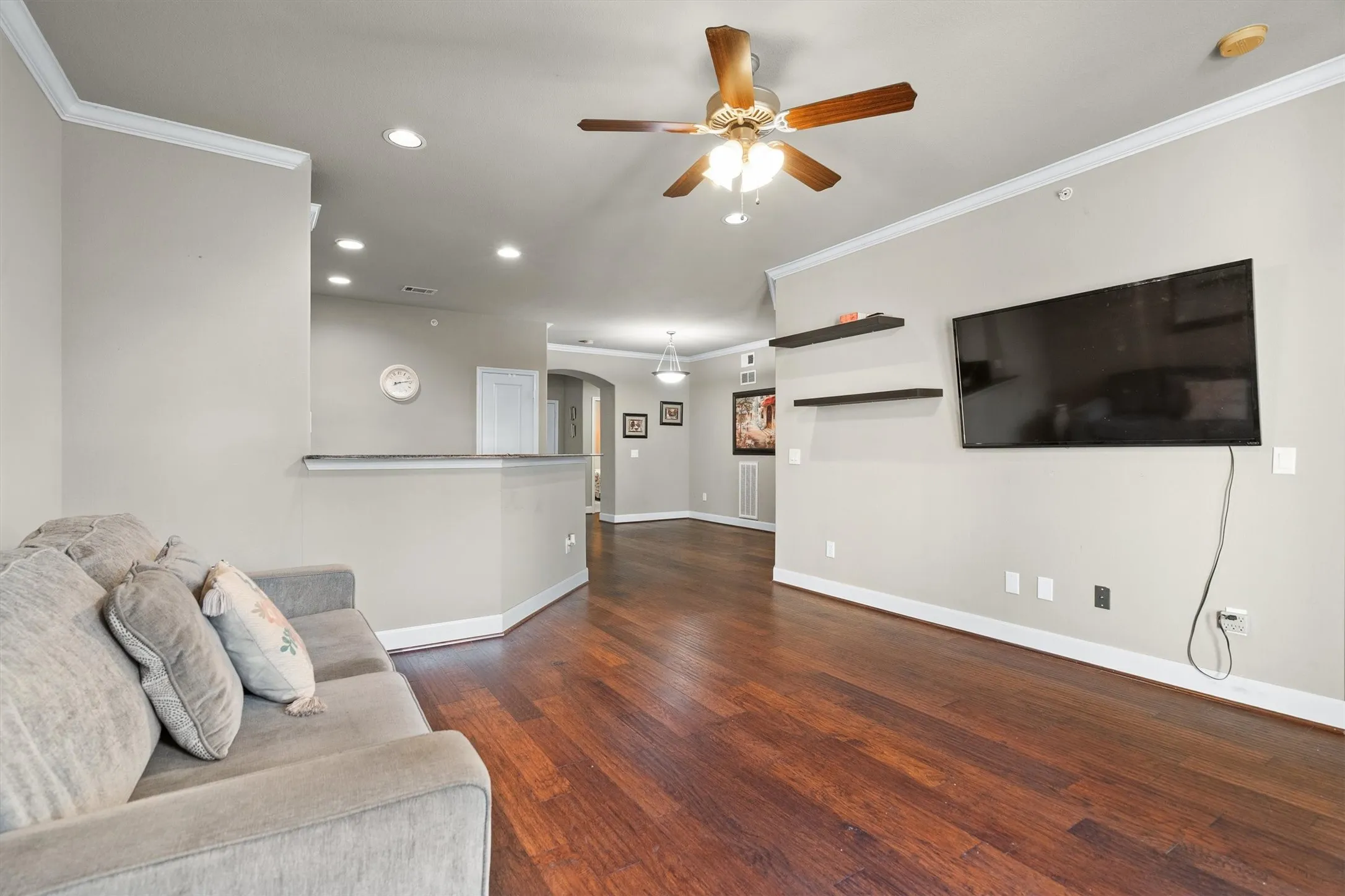 Condominium For Sale in Denton County , 500 Waters Edge Drive 125, Lake Dallas, Texas 75065, 3 Bedroom, 2 Bathroom, 2 Garage spaces, 1,450 Sqft, built in 2005, mls#21324201, Real Estate Agent in Lake Dallas, Homes For Sale in Denton county, Homes For Sale in Lake Dallas, Realtor in Lake Dallas Texas, Real Estate Brokerage Independent Realty Texas, Luminita Cordes Realtor