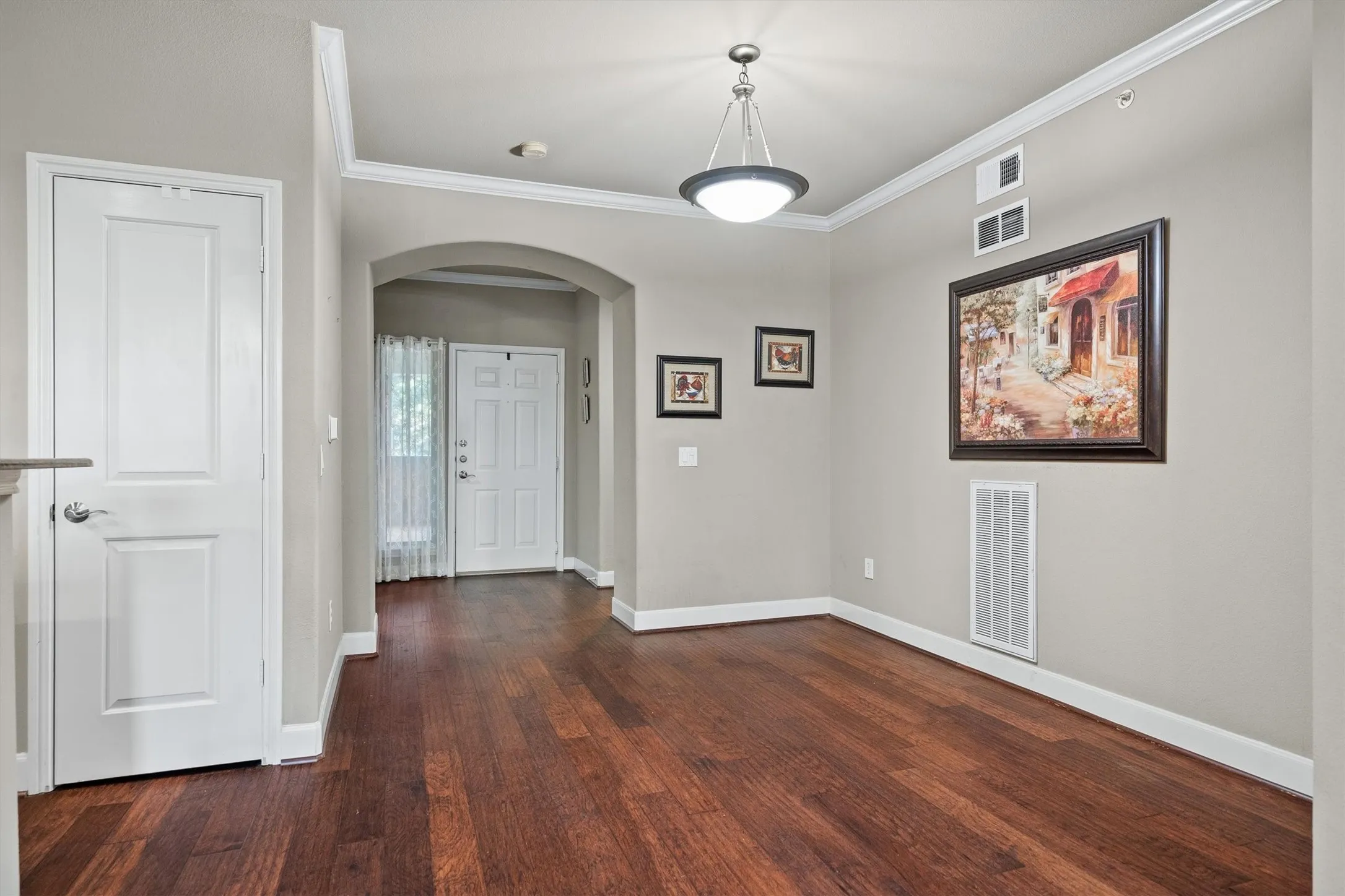 Condominium For Sale in Denton County , 500 Waters Edge Drive 125, Lake Dallas, Texas 75065, 3 Bedroom, 2 Bathroom, 2 Garage spaces, 1,450 Sqft, built in 2005, mls#21324201, Real Estate Agent in Lake Dallas, Homes For Sale in Denton county, Homes For Sale in Lake Dallas, Realtor in Lake Dallas Texas, Real Estate Brokerage Independent Realty Texas, Luminita Cordes Realtor