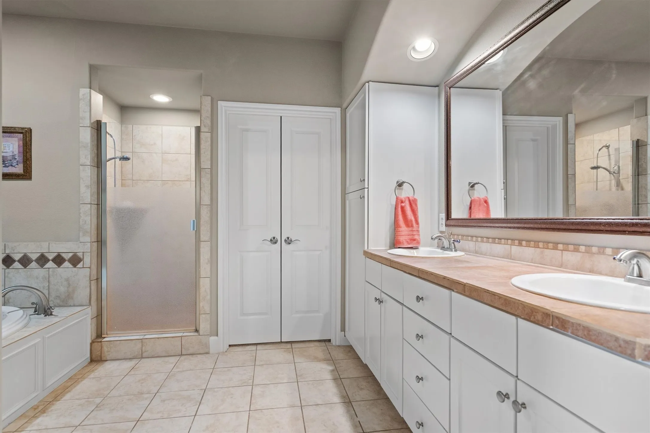 Condominium For Sale in Denton County , 500 Waters Edge Drive 125, Lake Dallas, Texas 75065, 3 Bedroom, 2 Bathroom, 2 Garage spaces, 1,450 Sqft, built in 2005, mls#21324201, Real Estate Agent in Lake Dallas, Homes For Sale in Denton county, Homes For Sale in Lake Dallas, Realtor in Lake Dallas Texas, Real Estate Brokerage Independent Realty Texas, Luminita Cordes Realtor