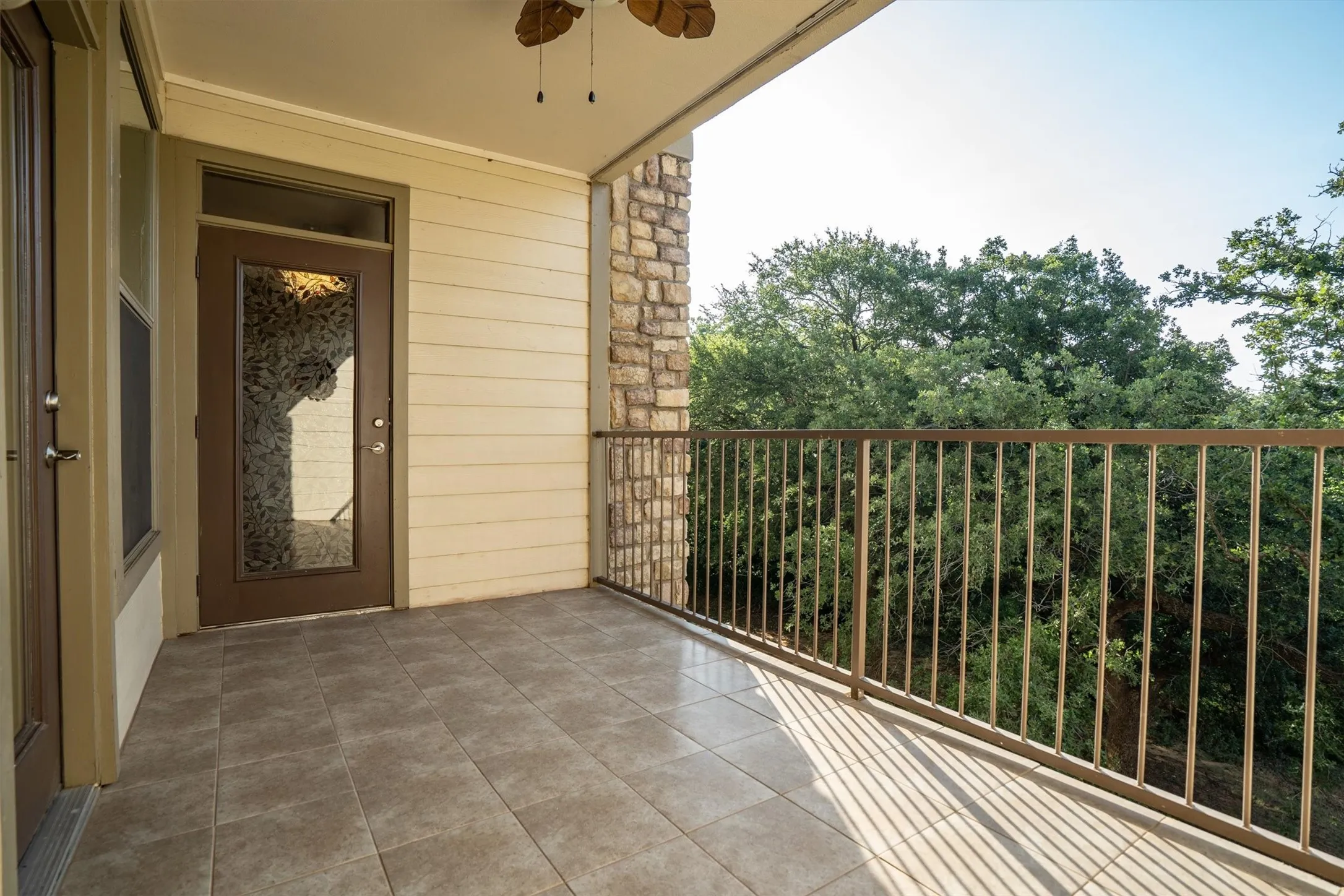 Condominium For Sale in Denton County , 500 Waters Edge Drive 125, Lake Dallas, Texas 75065, 3 Bedroom, 2 Bathroom, 2 Garage spaces, 1,450 Sqft, built in 2005, mls#21324201, Real Estate Agent in Lake Dallas, Homes For Sale in Denton county, Homes For Sale in Lake Dallas, Realtor in Lake Dallas Texas, Real Estate Brokerage Independent Realty Texas, Luminita Cordes Realtor