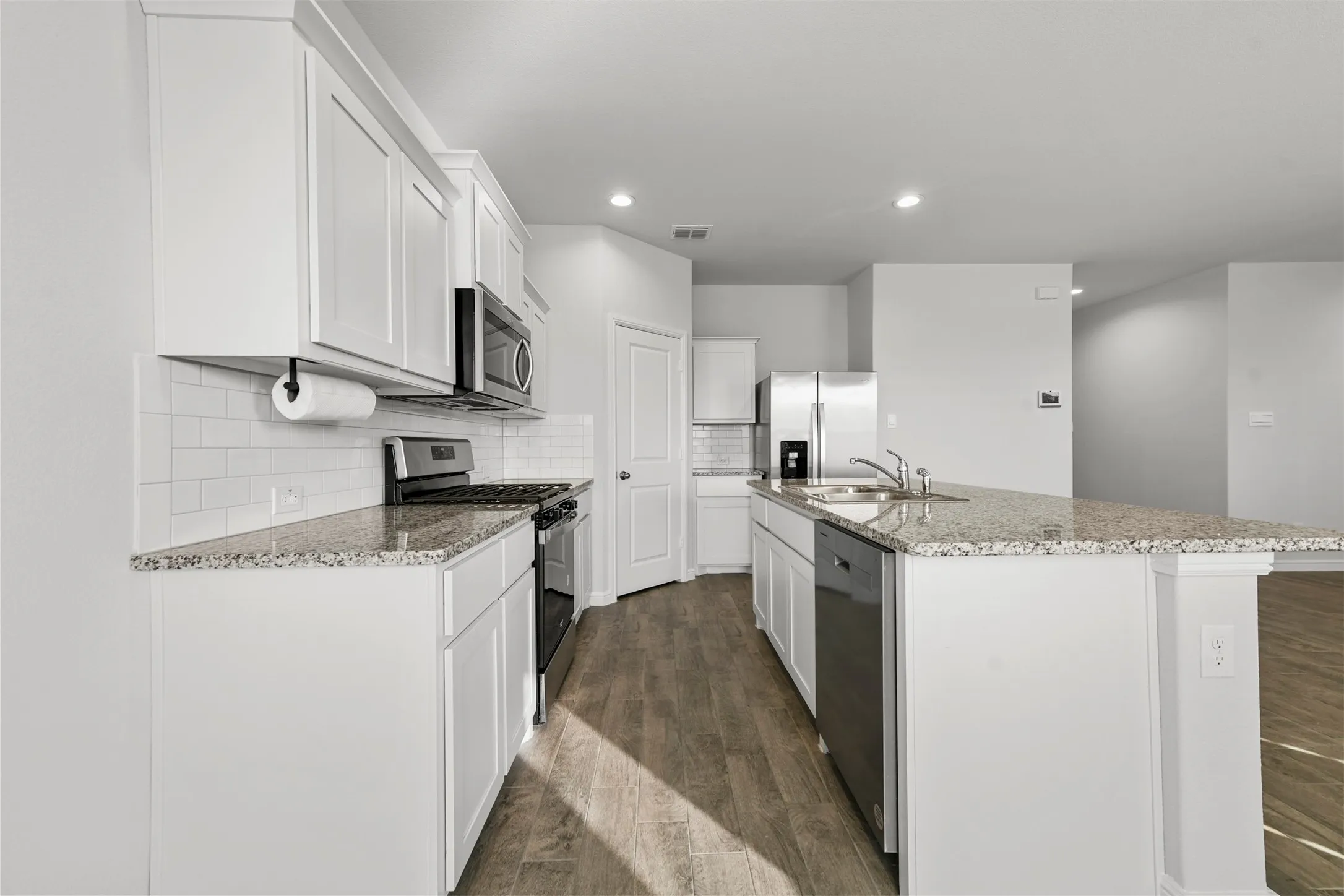Single Family Residence For Rent in Wise County , 131 Orchard Pines Place, Boyd, Texas 76023, 3 Bedroom, 2 Bathroom, 2 Garage spaces, 1,488 Sqft, built in 2023, mls#21324825, Real Estate Agent in Boyd, Homes For Rent in Wise county, Homes For Rent in Boyd, Realtor in Boyd Texas, Real Estate Brokerage Independent Realty Texas, Luminita Cordes Realtor
