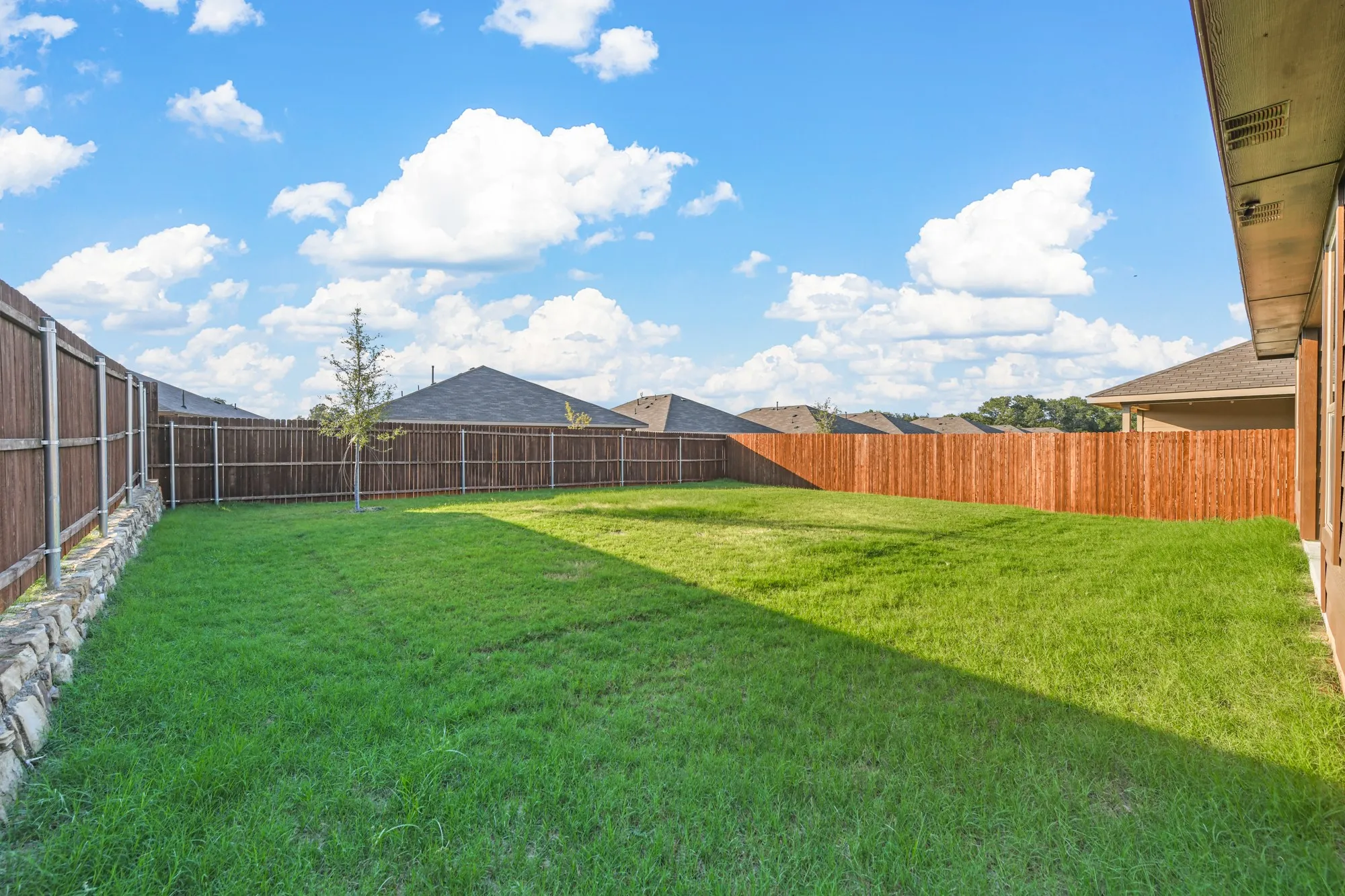Single Family Residence For Rent in Wise County , 131 Orchard Pines Place, Boyd, Texas 76023, 3 Bedroom, 2 Bathroom, 2 Garage spaces, 1,488 Sqft, built in 2023, mls#21324825, Real Estate Agent in Boyd, Homes For Rent in Wise county, Homes For Rent in Boyd, Realtor in Boyd Texas, Real Estate Brokerage Independent Realty Texas, Luminita Cordes Realtor
