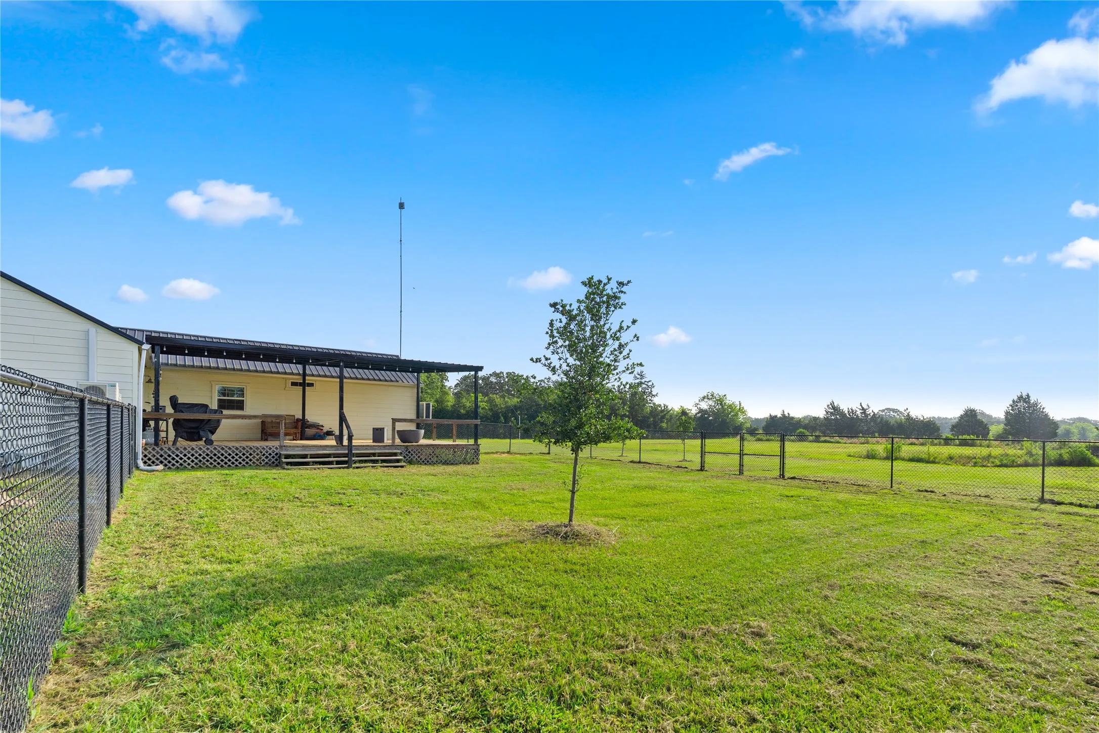 Single Family Residence For Sale in Wood County , 1001 County Road 1350, Quitman, Texas 75783, 3 Bedroom, 2 Bathroom, Garage spaces, 1,224 Sqft, built in 2022, mls#21323004, Real Estate Agent in Quitman, Homes For Sale in Wood county, Homes For Sale in Quitman, Realtor in Quitman Texas, Real Estate Brokerage Independent Realty Texas, Luminita Cordes Realtor