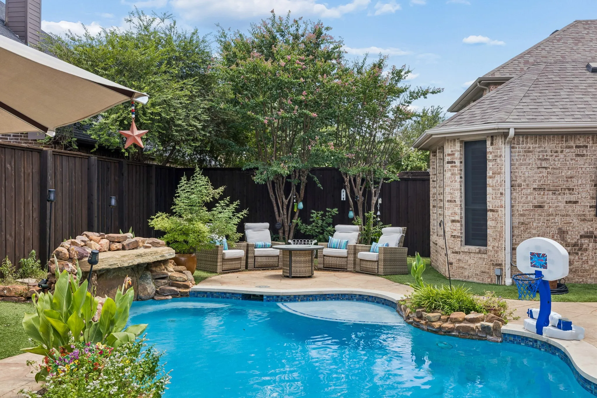 Single Family Residence For Sale in Collin County , 11518 Castle Brook Lane, Frisco, Texas 75035, 5 Bedrooms, 4 Bathrooms, 3 Garage spaces, 3,907 Sqft, built in 2004, Price $900,000, mls#21322198, Real Estate Agent in Frisco, Homes For Sale in Collin county, Homes For Sale in Frisco, Realtor in Frisco Texas, Real Estate Brokerage Independent Realty Texas, Luminita Cordes Realtor