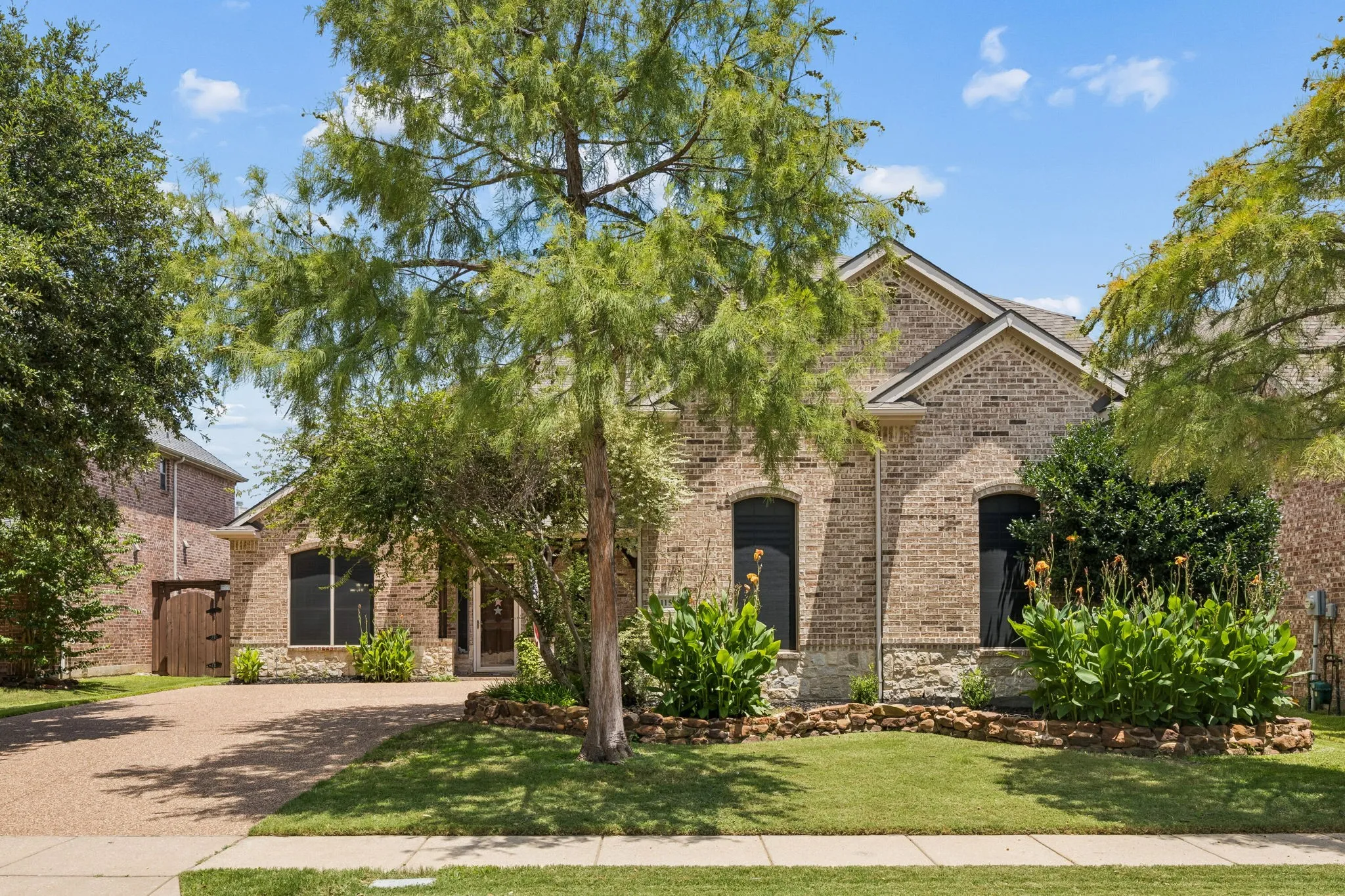 Single Family Residence For Sale in Collin County , 11518 Castle Brook Lane, Frisco, Texas 75035, 5 Bedrooms, 4 Bathrooms, 3 Garage spaces, 3,907 Sqft, built in 2004, Price $900,000, mls#21322198, Real Estate Agent in Frisco, Homes For Sale in Collin county, Homes For Sale in Frisco, Realtor in Frisco Texas, Real Estate Brokerage Independent Realty Texas, Luminita Cordes Realtor