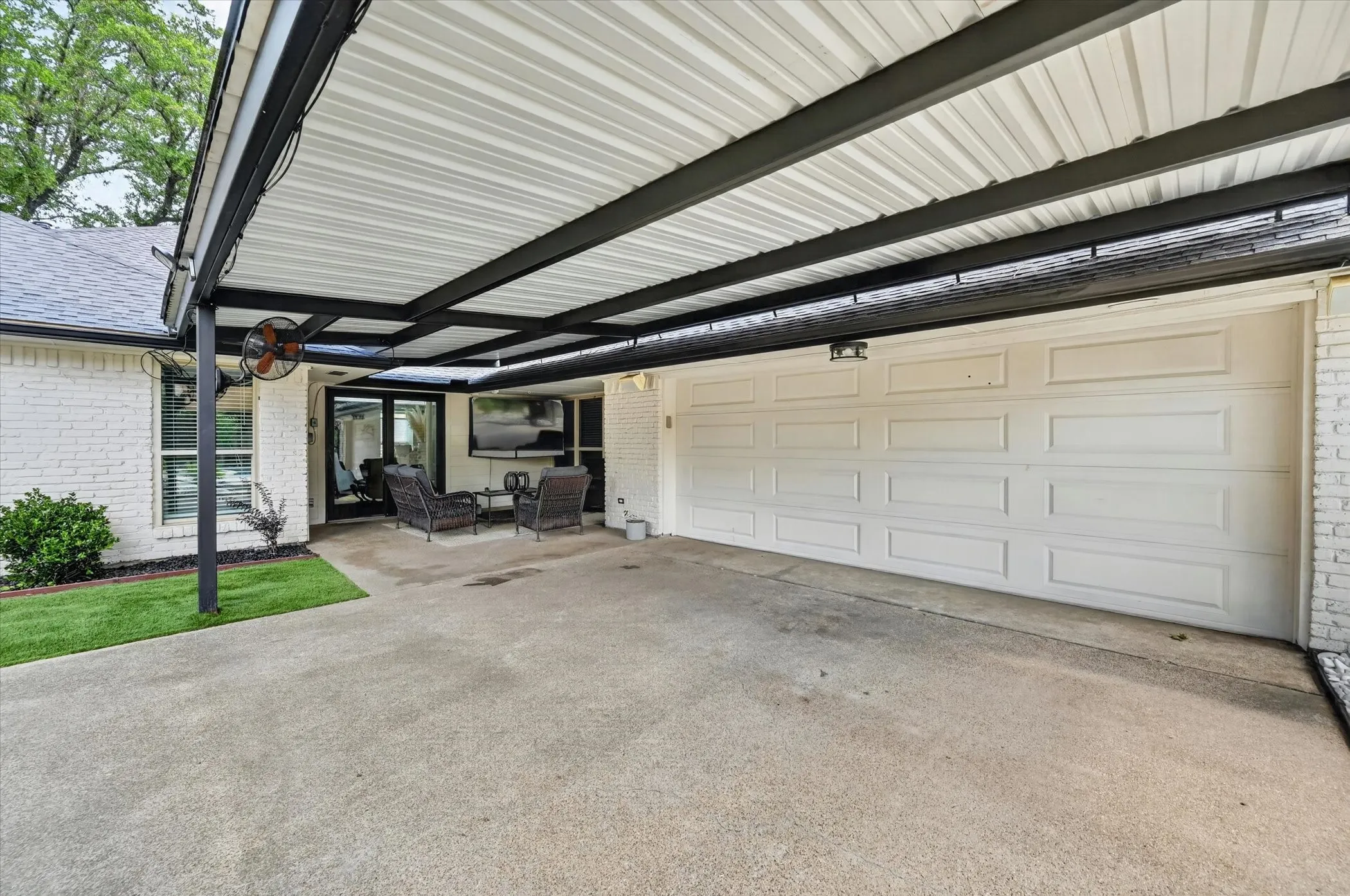 Single Family Residence For Sale in Dallas County , 1505 Canyon Oaks Drive, Irving, Texas 75061, 3 Bedroom, 3 Bathroom, 2 Garage spaces, 2,540 Sqft, built in 1977, mls#21306424, Real Estate Agent in Irving, Homes For Sale in Dallas county, Homes For Sale in Irving, Realtor in Irving Texas, Real Estate Brokerage Independent Realty Texas, Luminita Cordes Realtor