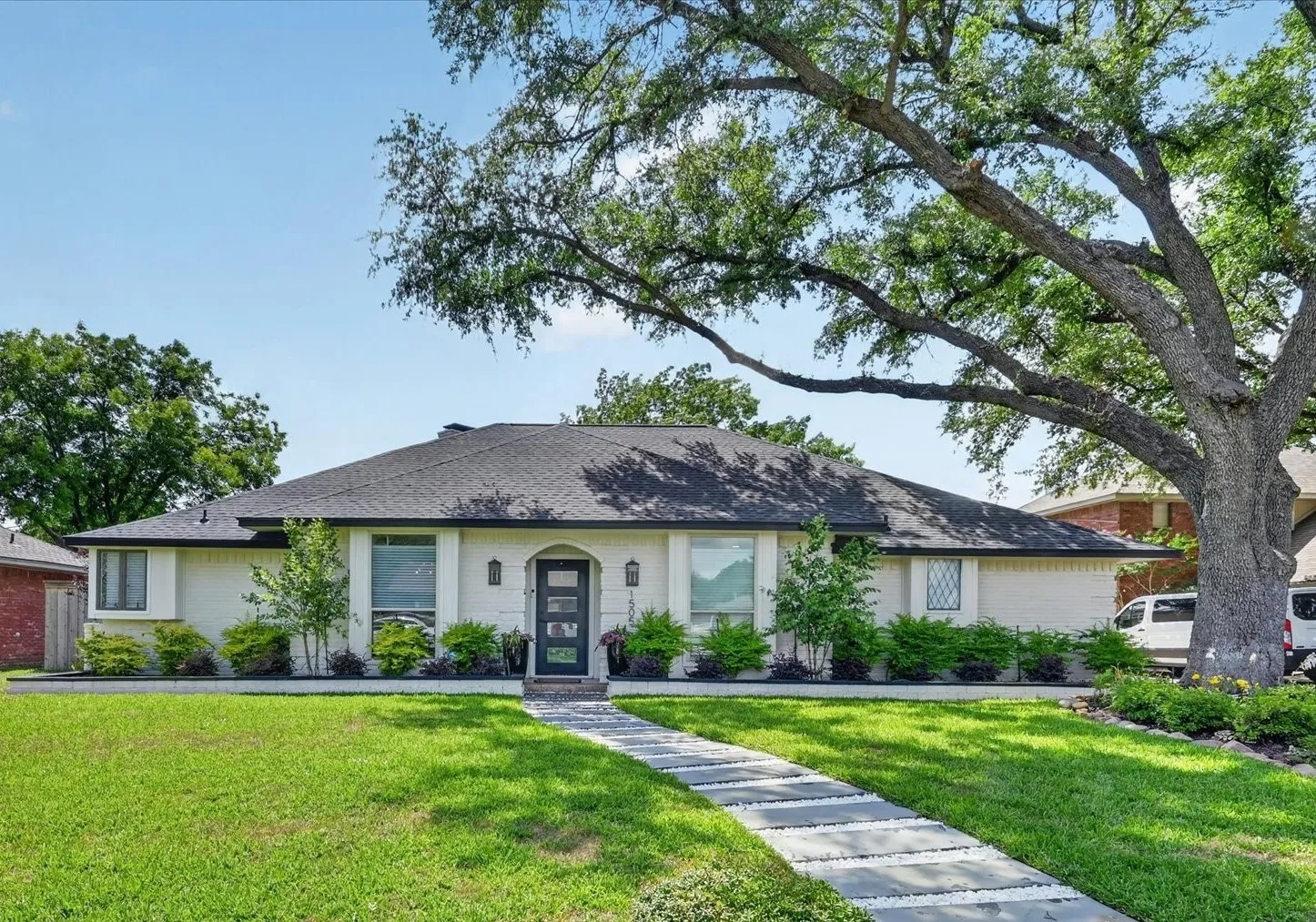 Single Family Residence For Sale in Dallas County , 1505 Canyon Oaks Drive, Irving, Texas 75061, 3 Bedroom, 3 Bathroom, 2 Garage spaces, 2,540 Sqft, built in 1977, mls#21306424, Real Estate Agent in Irving, Homes For Sale in Dallas county, Homes For Sale in Irving, Realtor in Irving Texas, Real Estate Brokerage Independent Realty Texas, Luminita Cordes Realtor