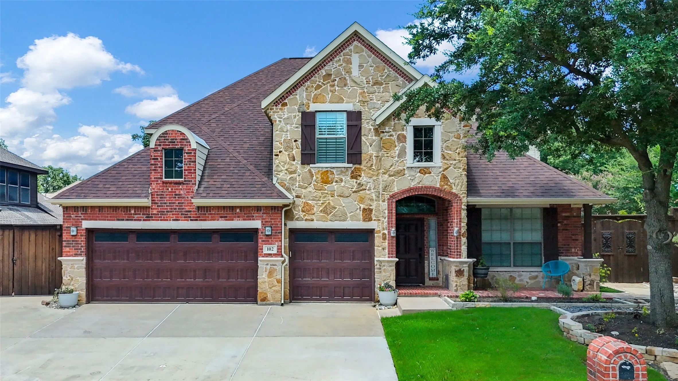 Single Family Residence For Sale in Denton County , 102 Stamford Drive, Hickory Creek, Texas 75065, 5 Bedroom, 4 Bathroom, 3 Garage spaces, 3,234 Sqft, built in 2005, mls#21317254, Real Estate Agent in Hickory Creek, Homes For Sale in Denton county, Homes For Sale in Hickory Creek, Realtor in Hickory Creek Texas, Real Estate Brokerage Independent Realty Texas, Luminita Cordes Realtor
