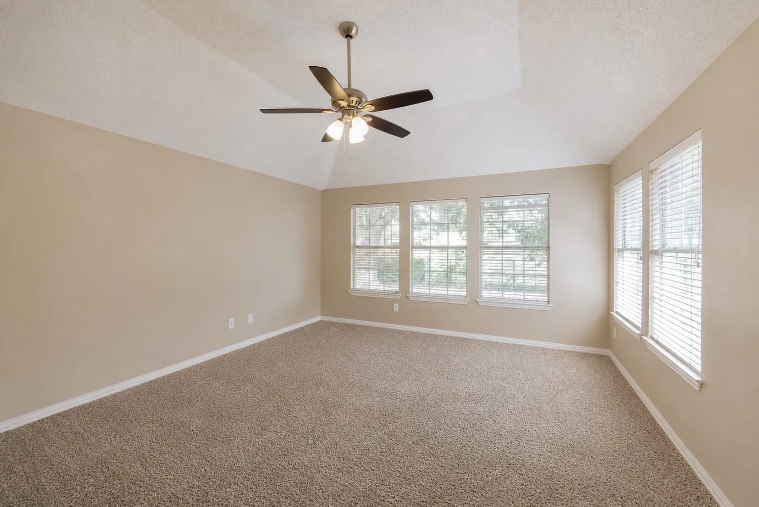 Single Family Residence For Rent in Collin County , 5605 Belle Chasse Lane, Frisco, Texas 75035, 4 Bedroom, 2 Bathroom, 2 Garage spaces, 2,157 Sqft, built in 1995, mls#21324844, Real Estate Agent in Frisco, Homes For Rent in Collin county, Homes For Rent in Frisco, Realtor in Frisco Texas, Real Estate Brokerage Independent Realty Texas, Luminita Cordes Realtor
