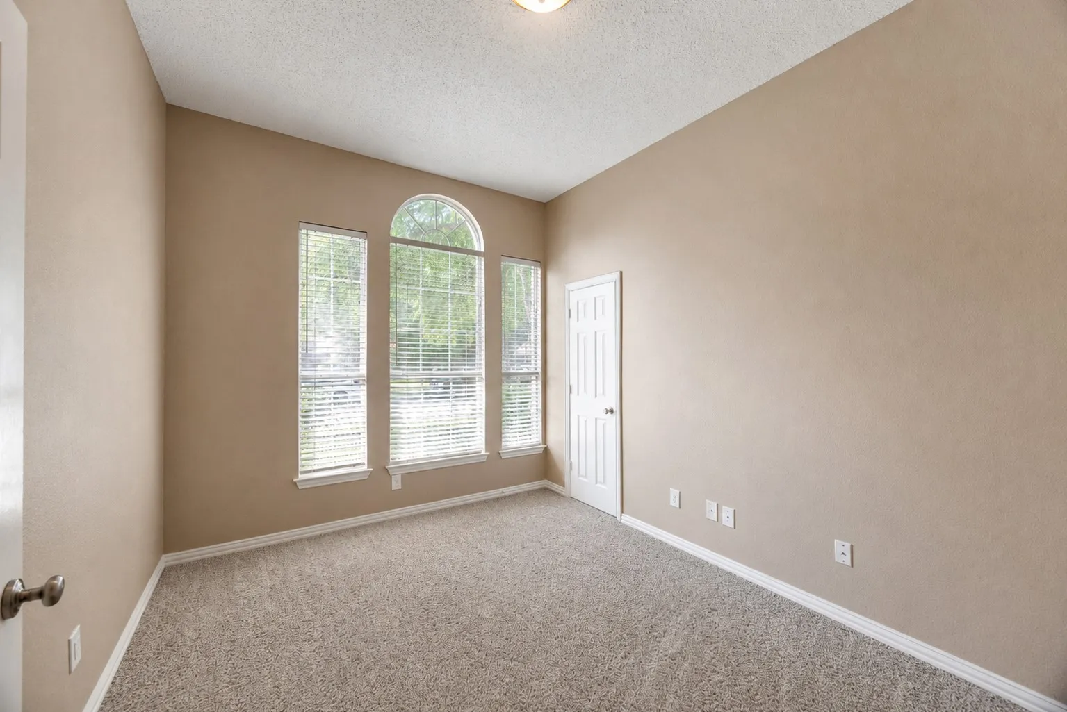 Single Family Residence For Rent in Collin County , 5605 Belle Chasse Lane, Frisco, Texas 75035, 4 Bedroom, 2 Bathroom, 2 Garage spaces, 2,157 Sqft, built in 1995, mls#21324844, Real Estate Agent in Frisco, Homes For Rent in Collin county, Homes For Rent in Frisco, Realtor in Frisco Texas, Real Estate Brokerage Independent Realty Texas, Luminita Cordes Realtor